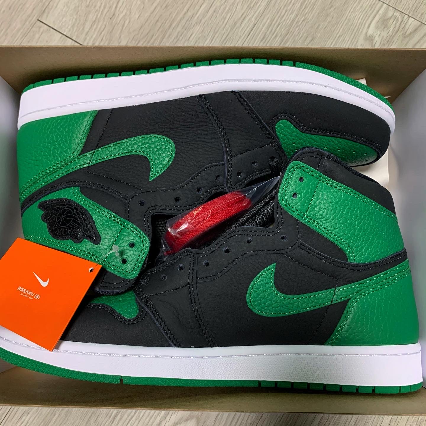 Jordan 1 Retro High OG Pine Green Black 착용 스타일