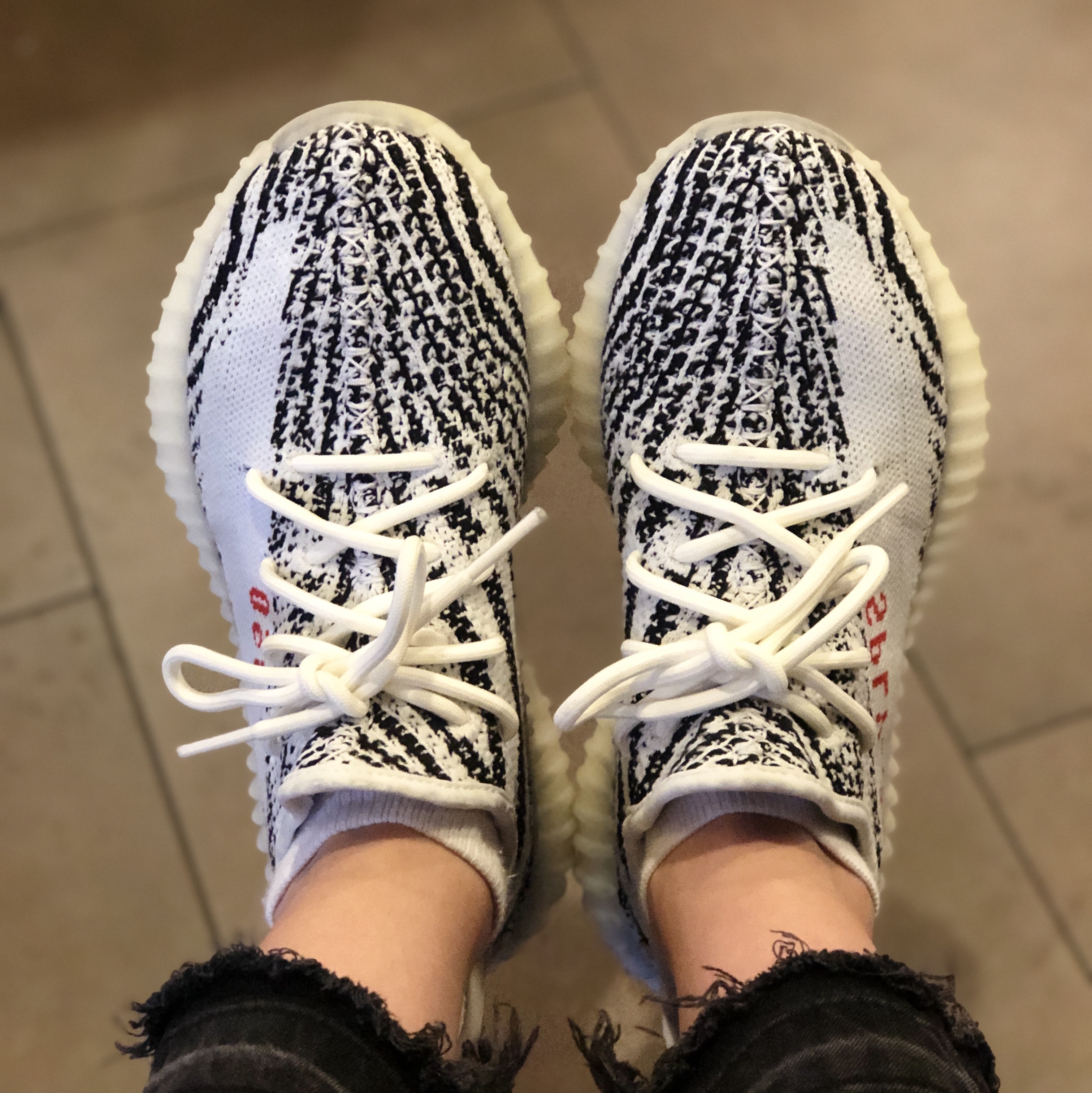 Adidas Yeezy Boost 350 V2 Zebra 2017/2019/2020 착용 스타일