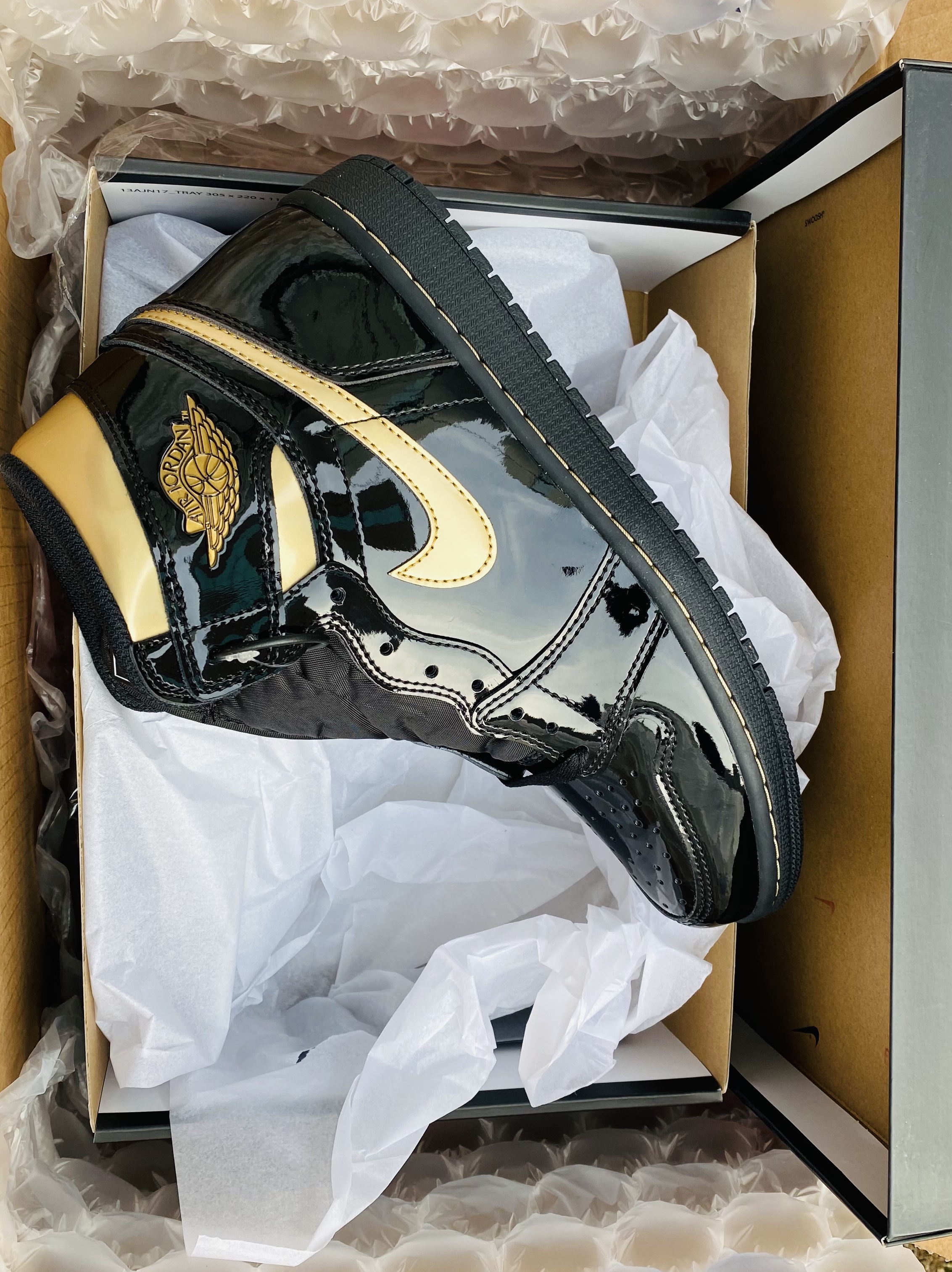 Jordan 1 Retro High OG Metallic Gold 착용 스타일 - 2