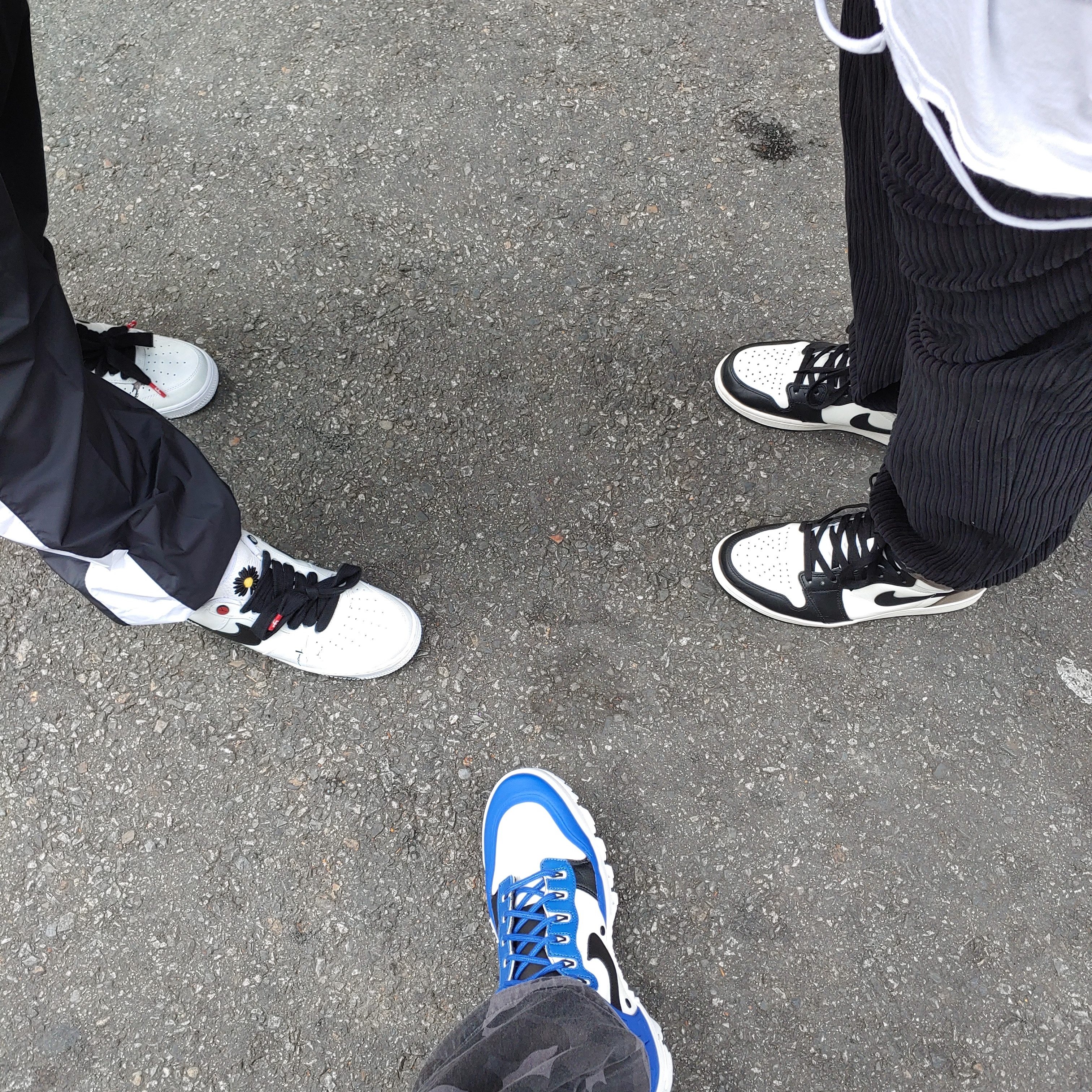 Jordan 1 Retro High OG Black Mocha, Nike x Peaceminusone Air Force 1 Low Para-Noise 2.0 착용 스타일