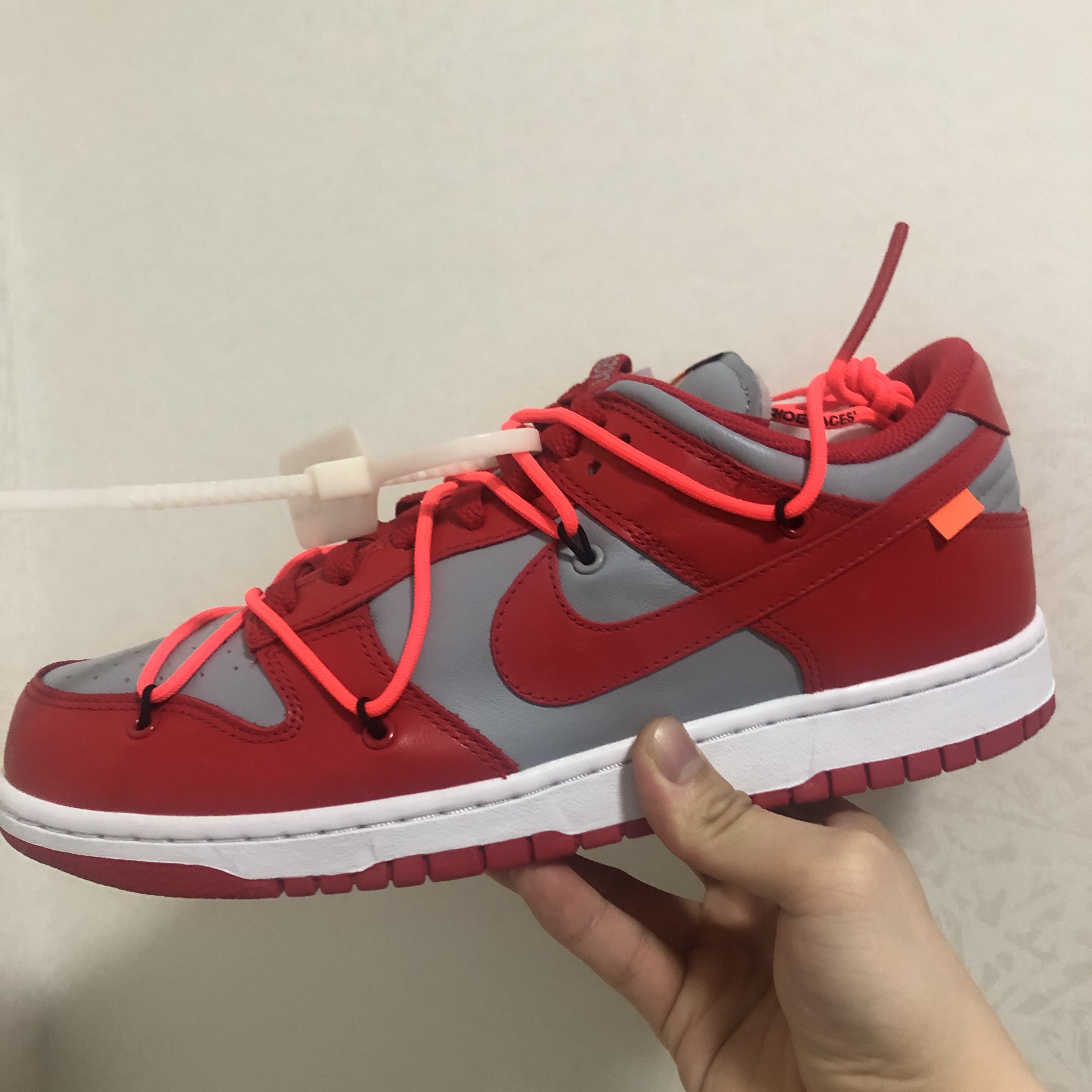 Nike x Off-White Dunk Low University Red 착용 스타일 - 2