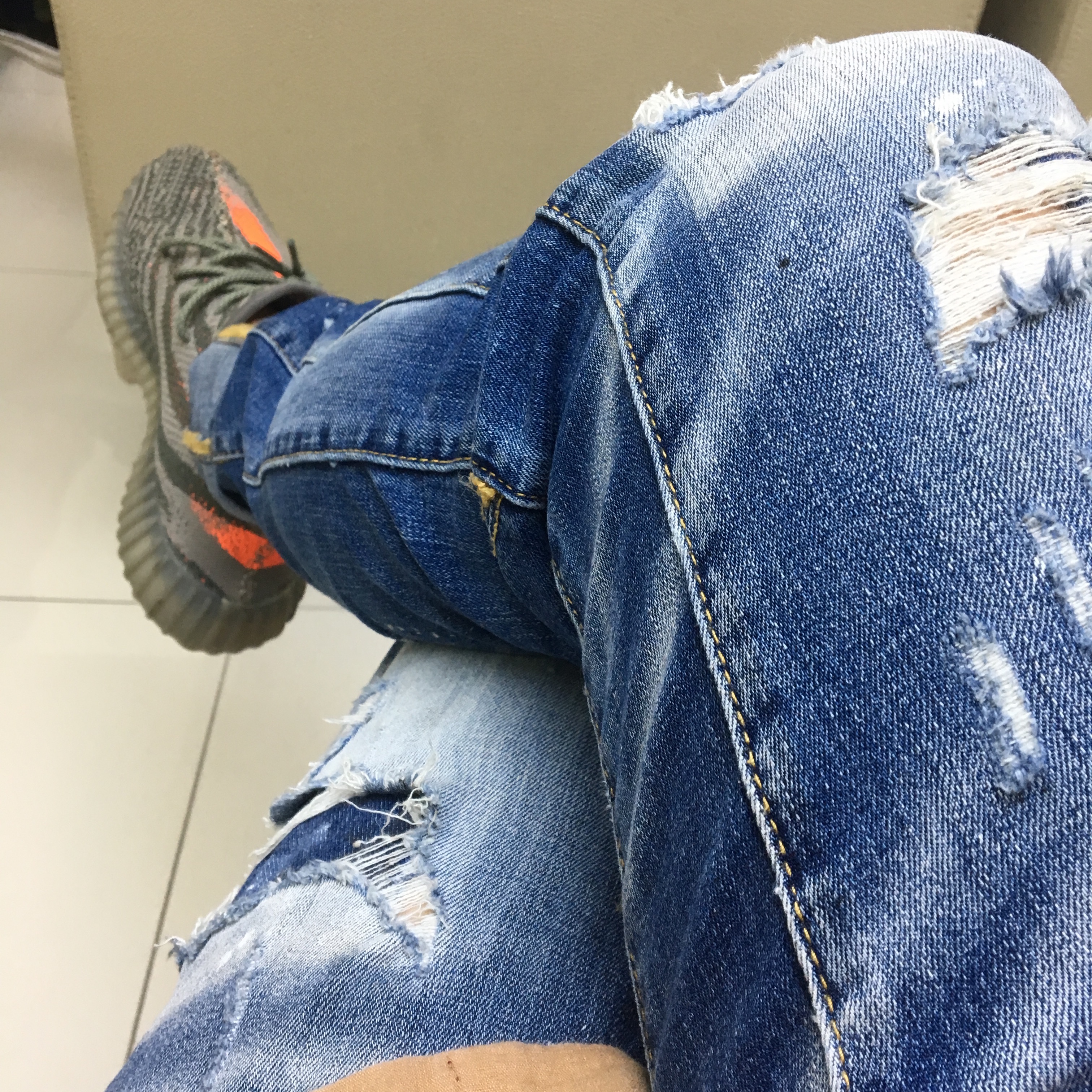 Adidas Yeezy Boost 350 V2 Beluga 착용 스타일