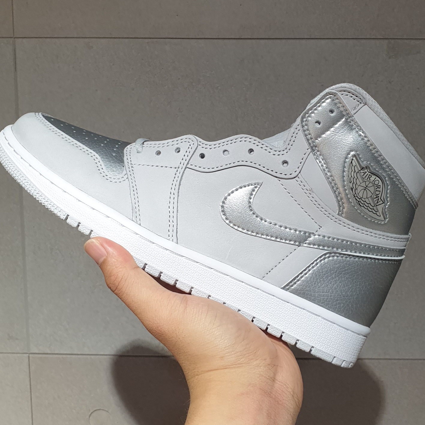 Jordan 1 Retro High OG CO.JP Neutral Grey 착용 스타일