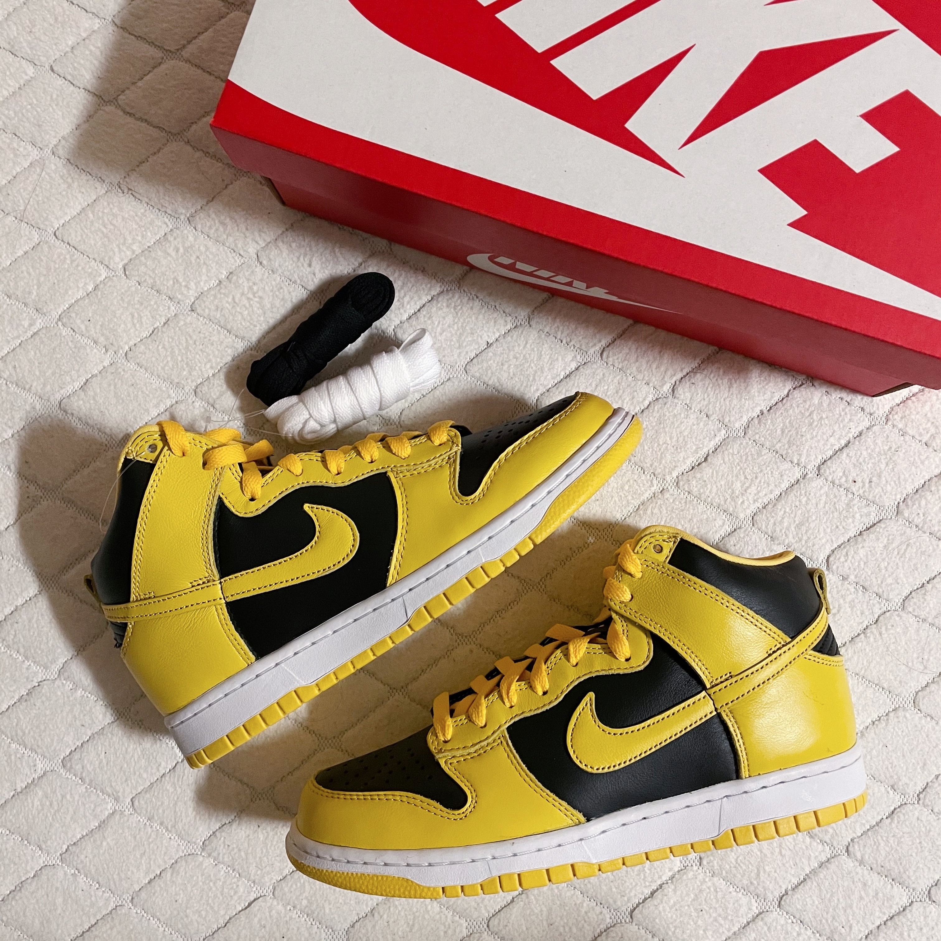 Nike Dunk High SP Varsity Maize 착용 스타일