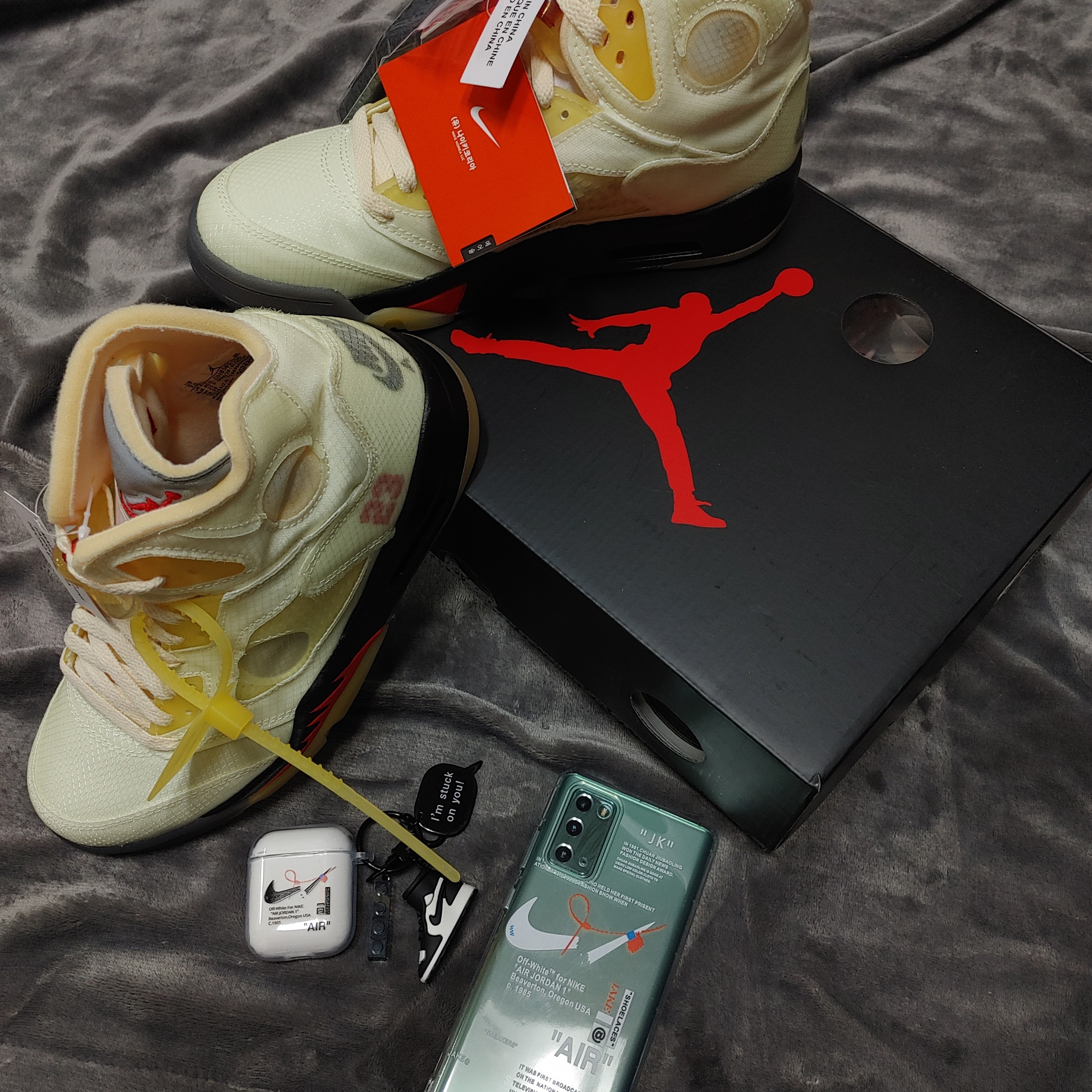 Jordan 5 x Off-White Retro SP Sail Fire Red 착용 스타일