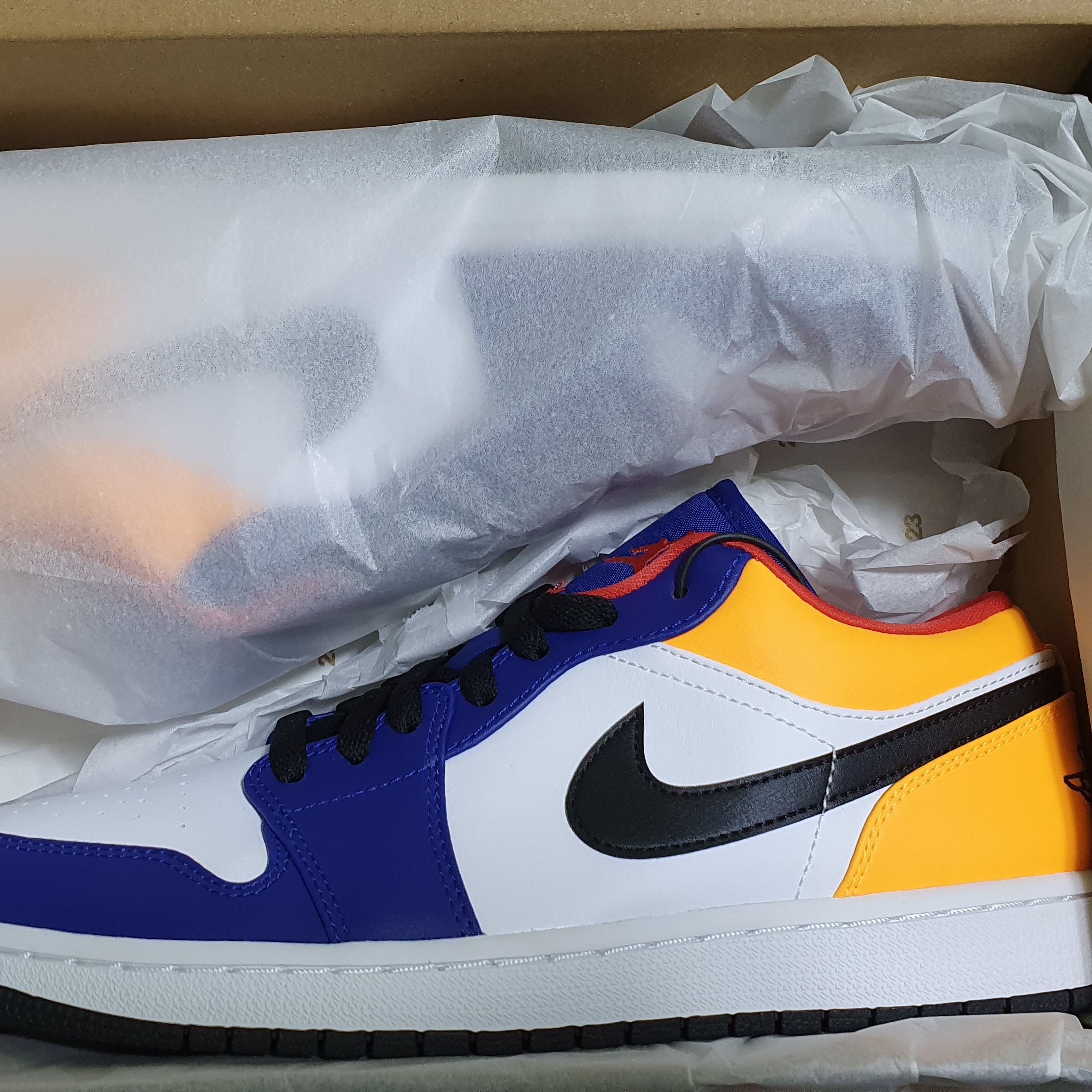 Jordan 1 Low Royal Yellow 착용 스타일 - 2