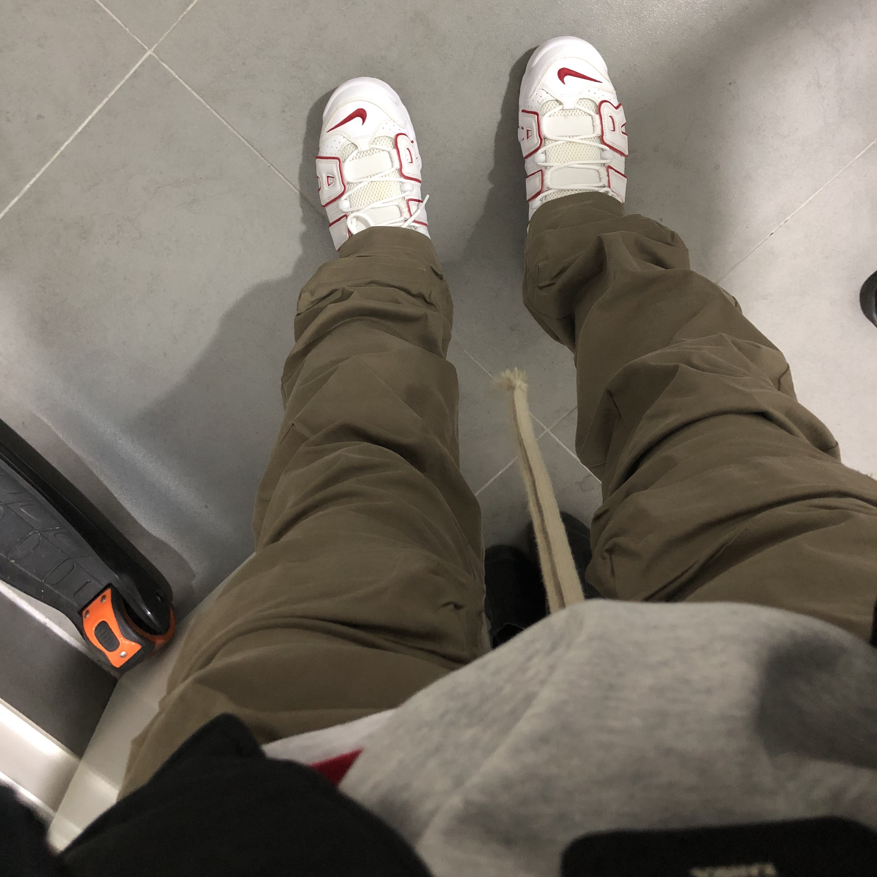 Nike Air More Uptempo White Varsity Red 2018 착용 스타일 - 2