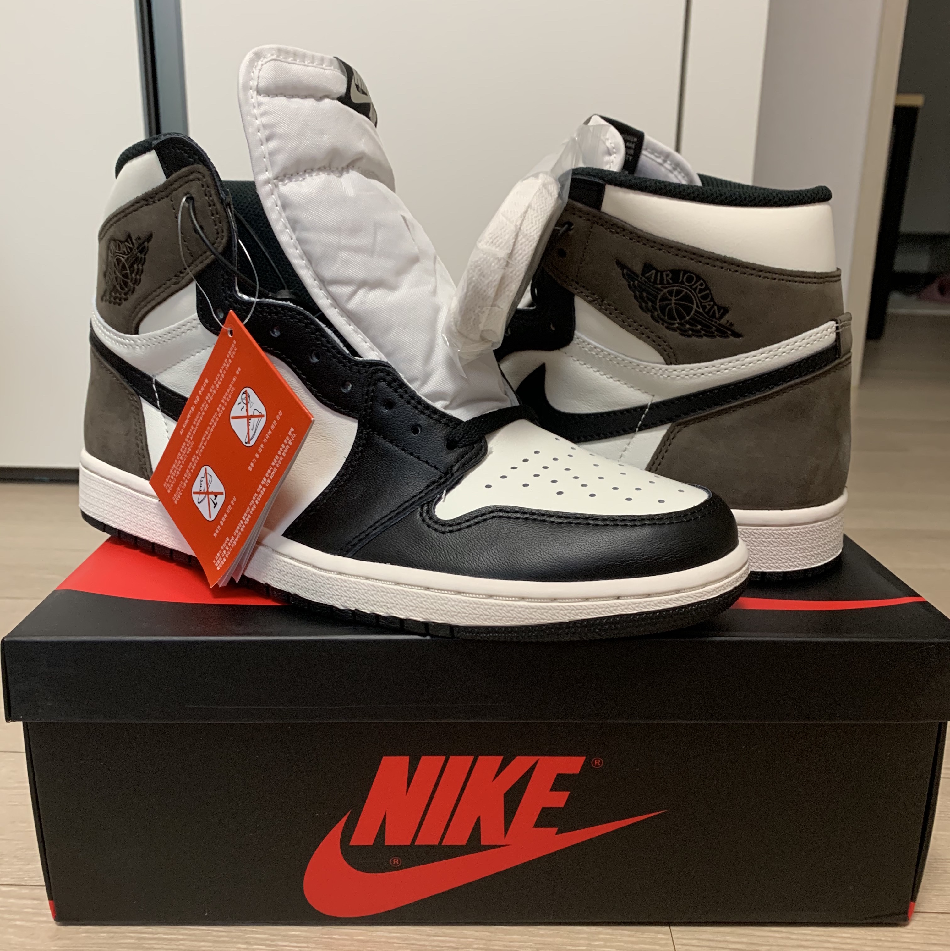 Jordan 1 Retro High OG Black Mocha 착용 스타일