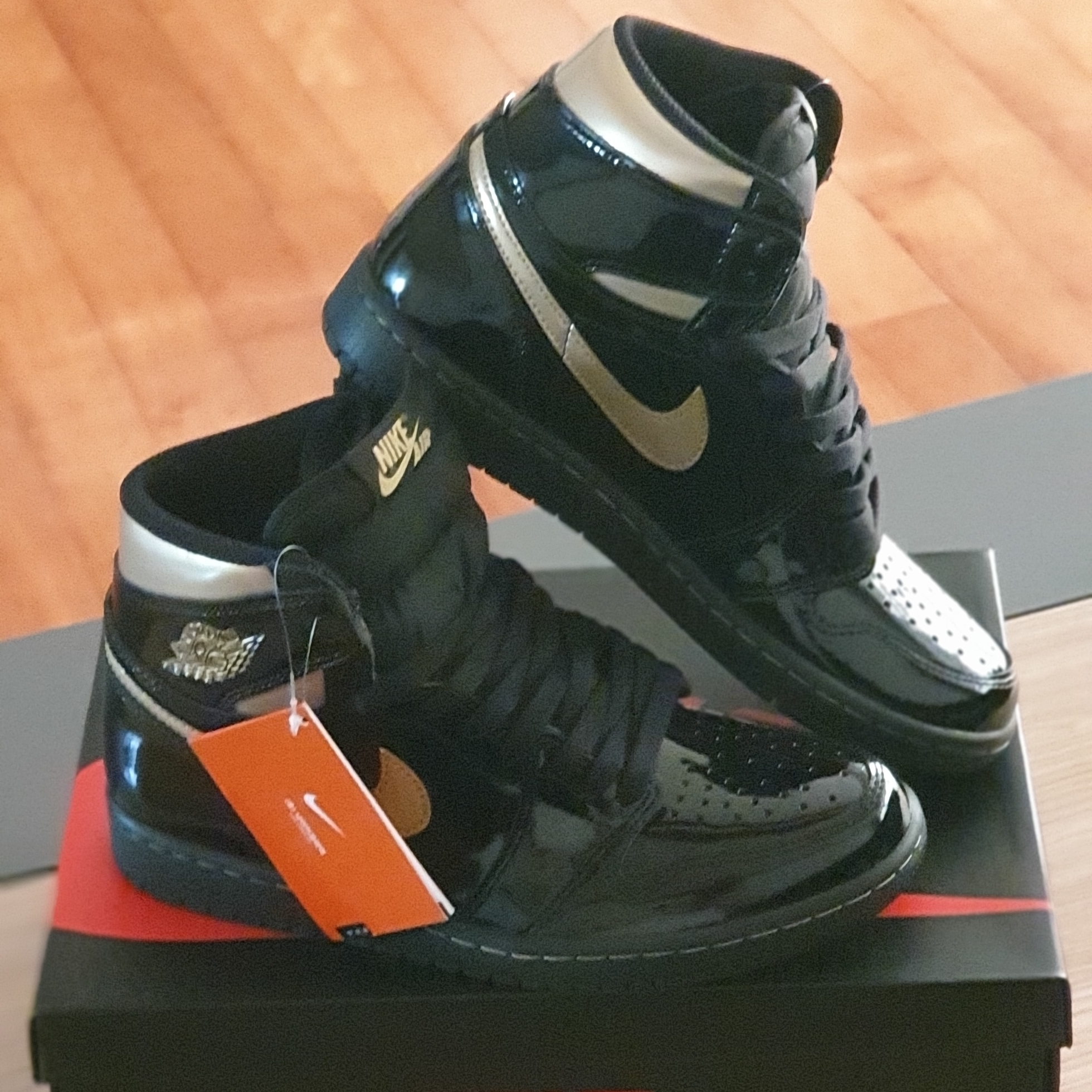 Jordan 1 Retro High OG Metallic Gold 착용 스타일 - 1