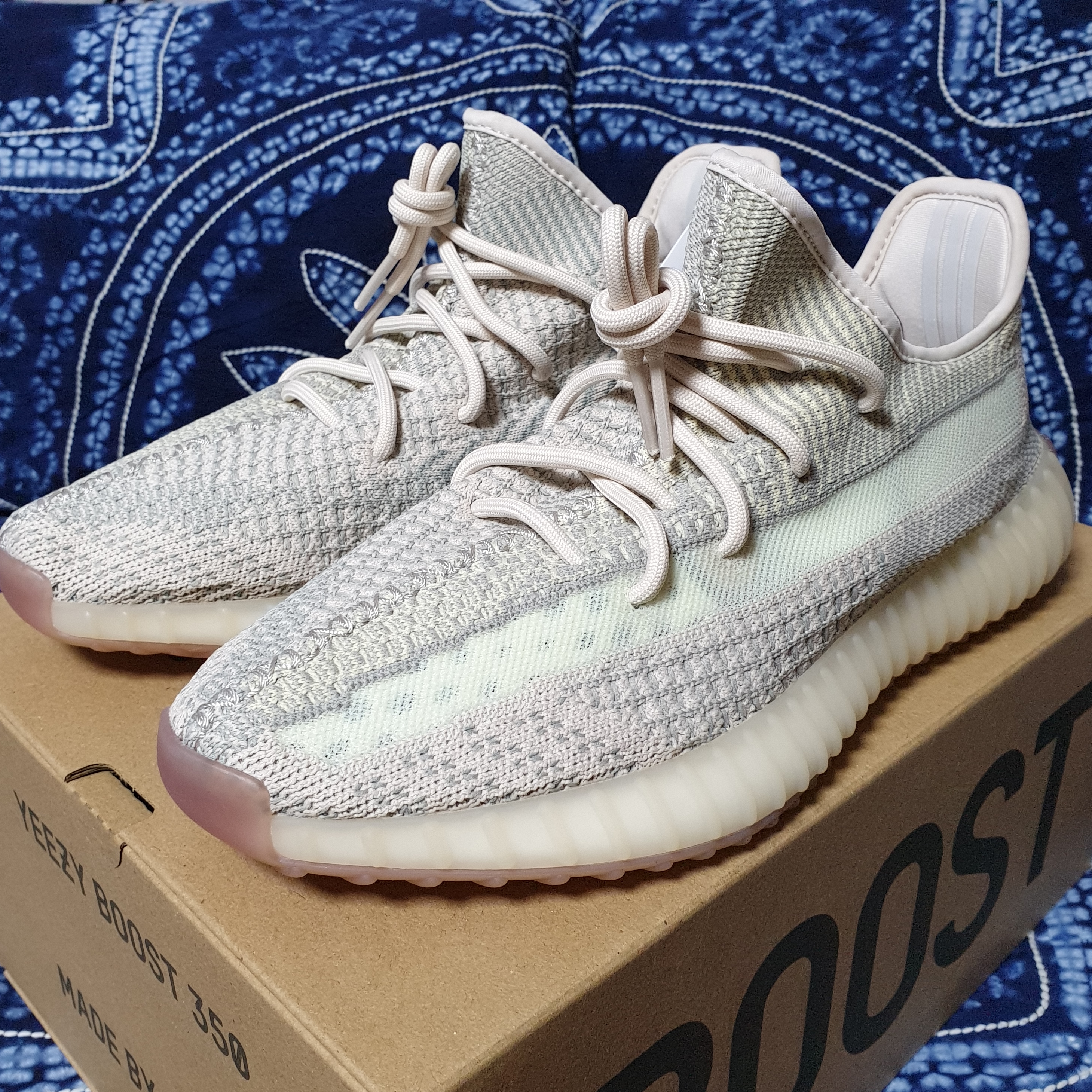 Adidas Yeezy Boost 350 V2 Citrin - Non-Reflective 착용 스타일