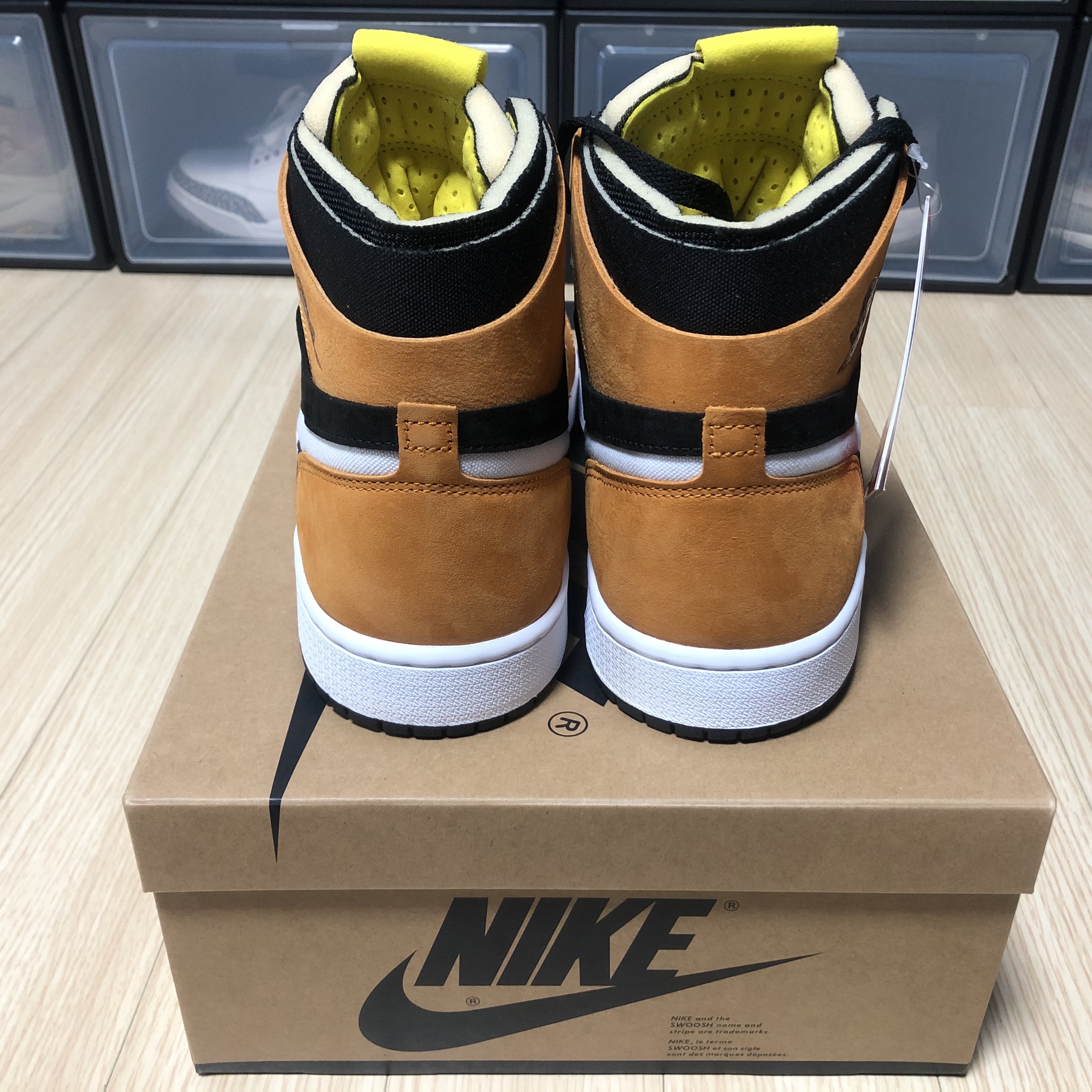 Jordan 1 Zoom Air CMFT Monarch Orange 착용 스타일 - 2