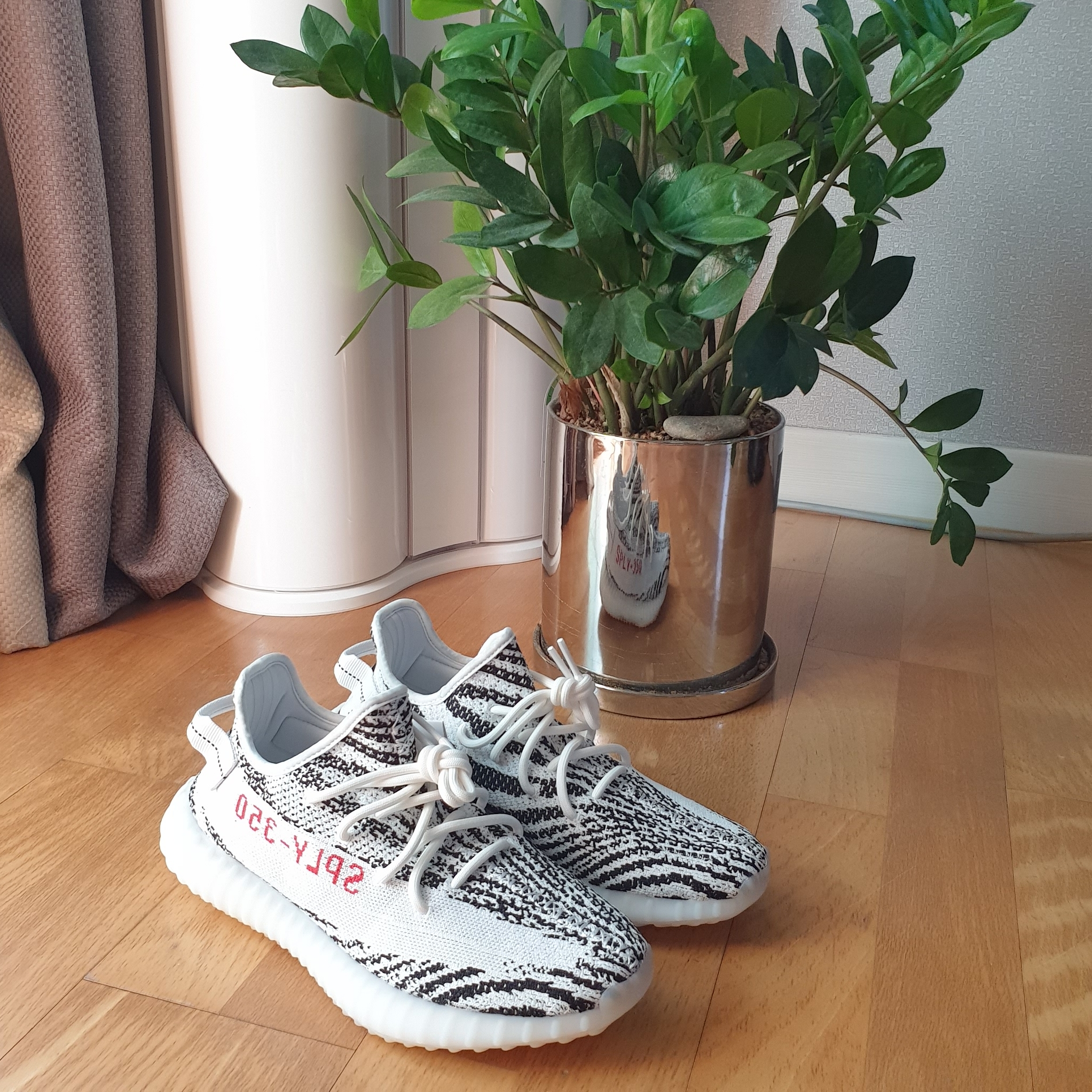 Adidas Yeezy Boost 350 V2 Zebra 2017/2019/2020 착용 스타일