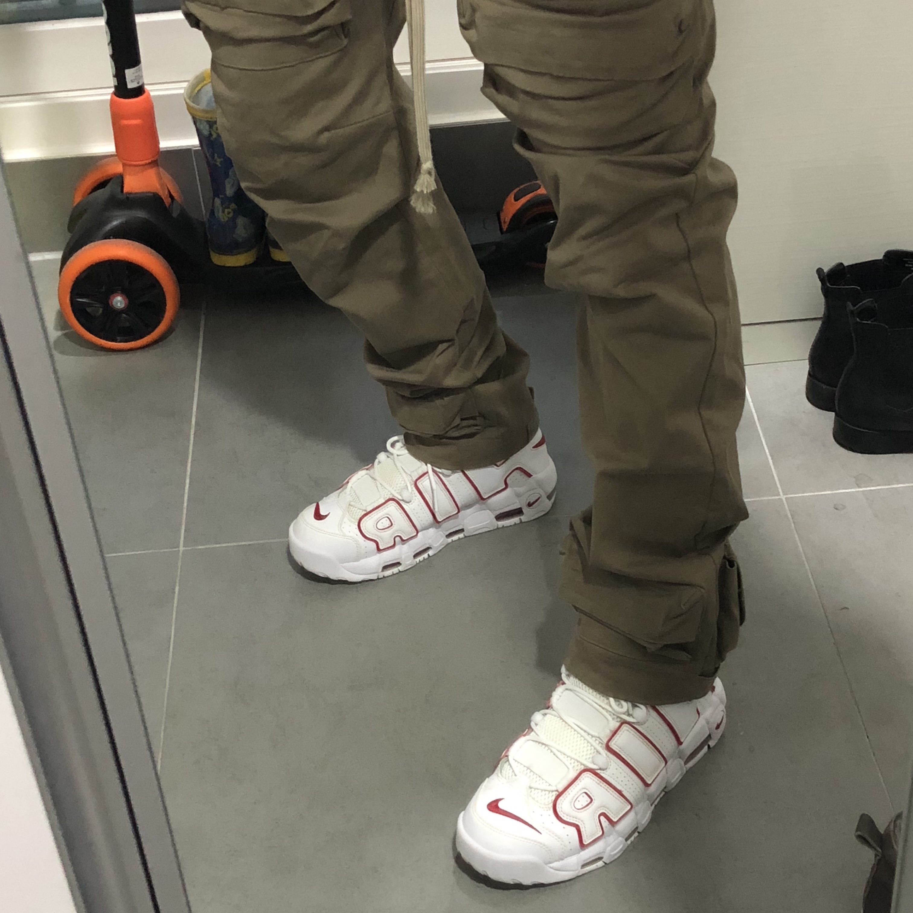 Nike Air More Uptempo White Varsity Red 2018 착용 스타일 - 3