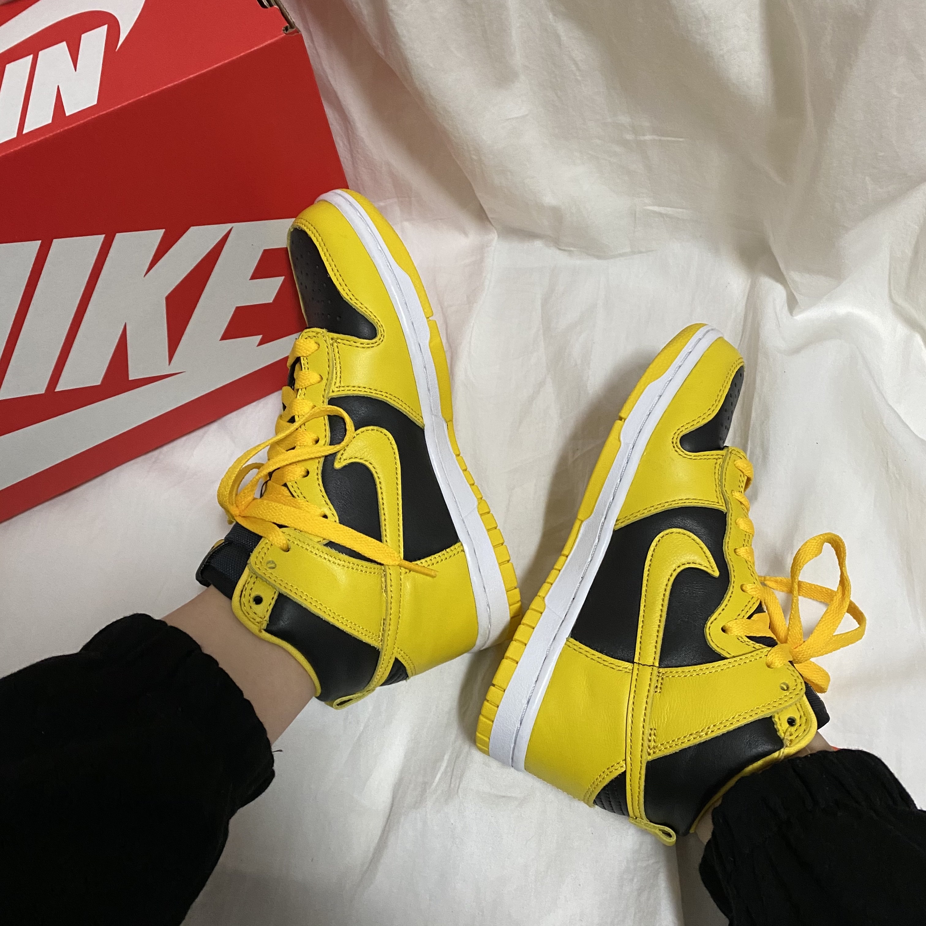 Nike Dunk High SP Varsity Maize 착용 스타일 - 3
