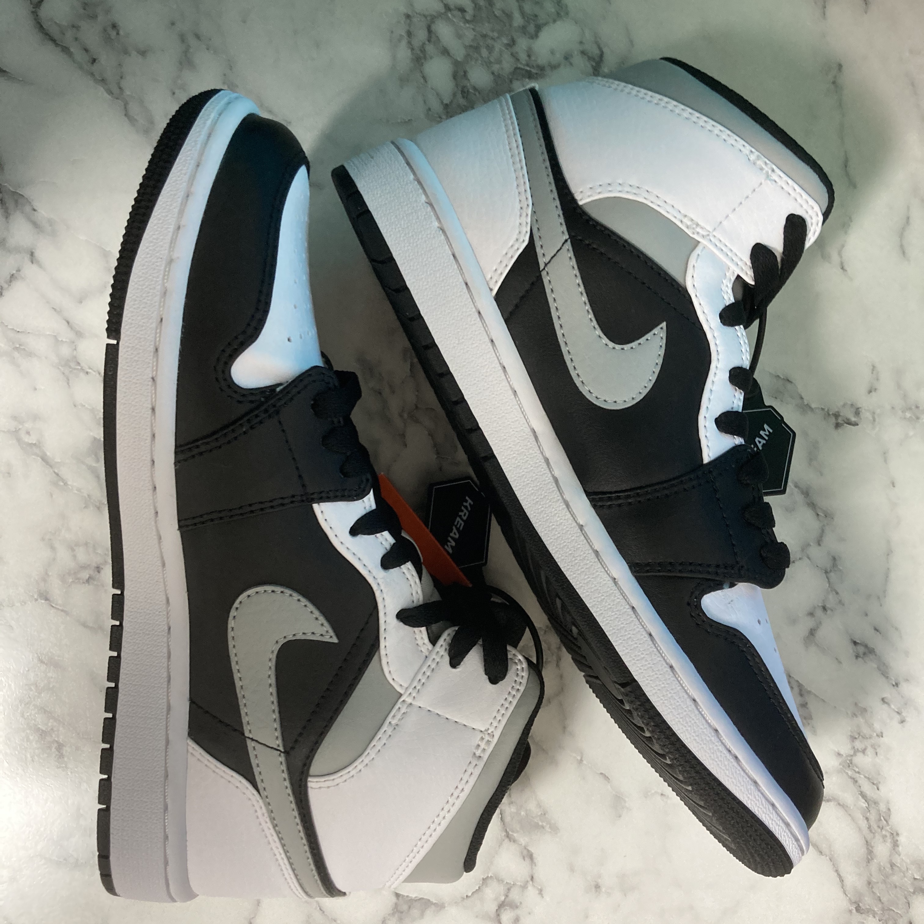 Jordan 1 Mid White Shadow 착용 스타일 - 2