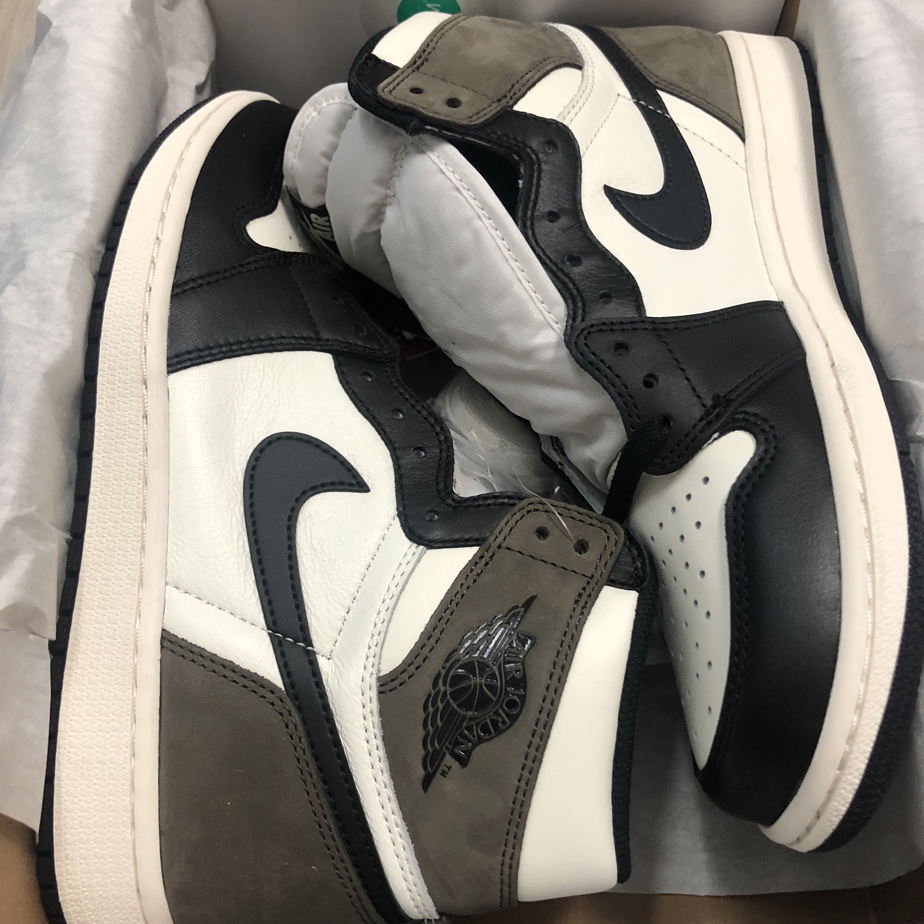 Jordan 1 Retro High OG Black Mocha 착용 스타일