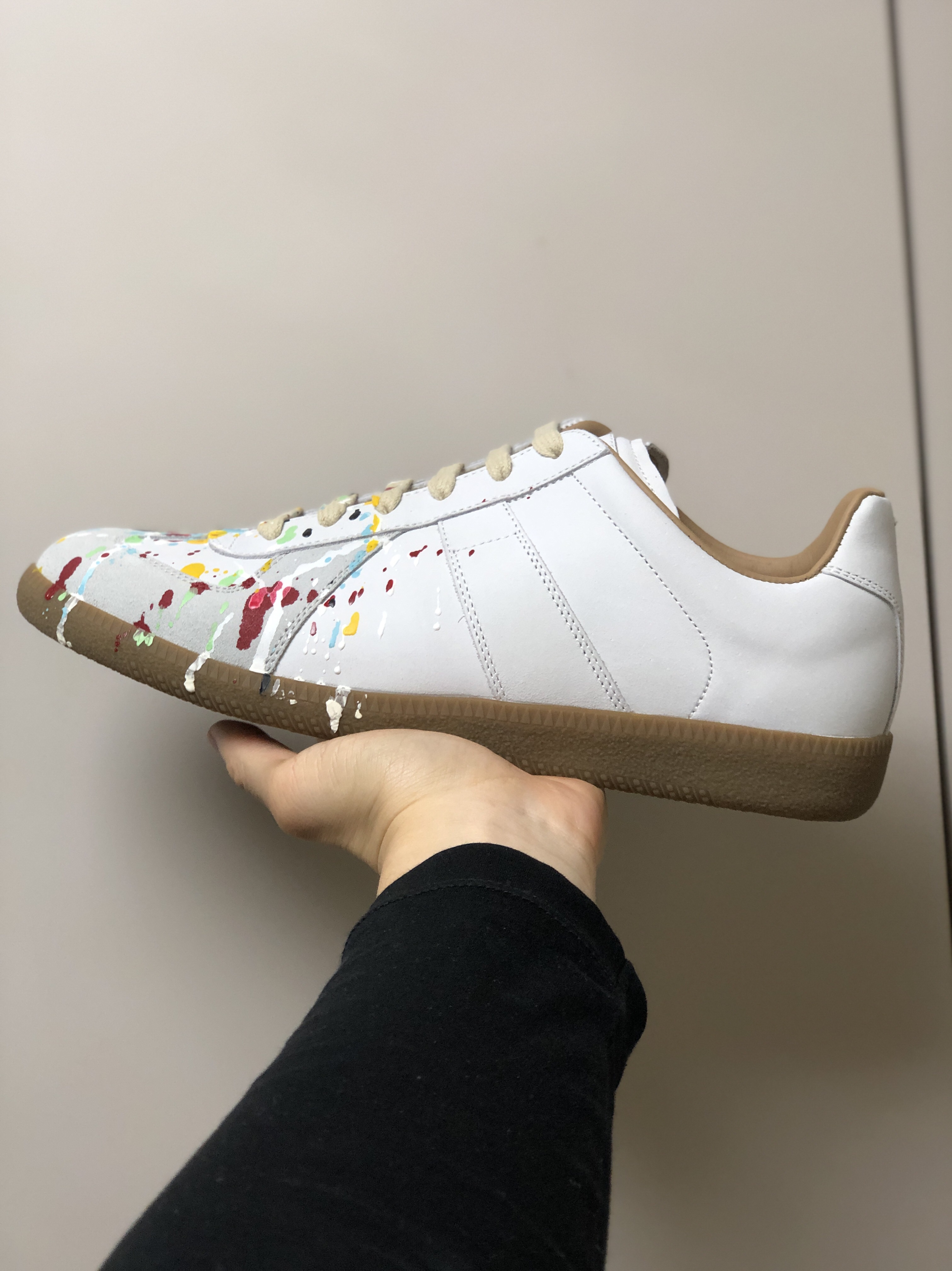 Maison Margiela Replica Paint Drop Sneakers 착용 스타일