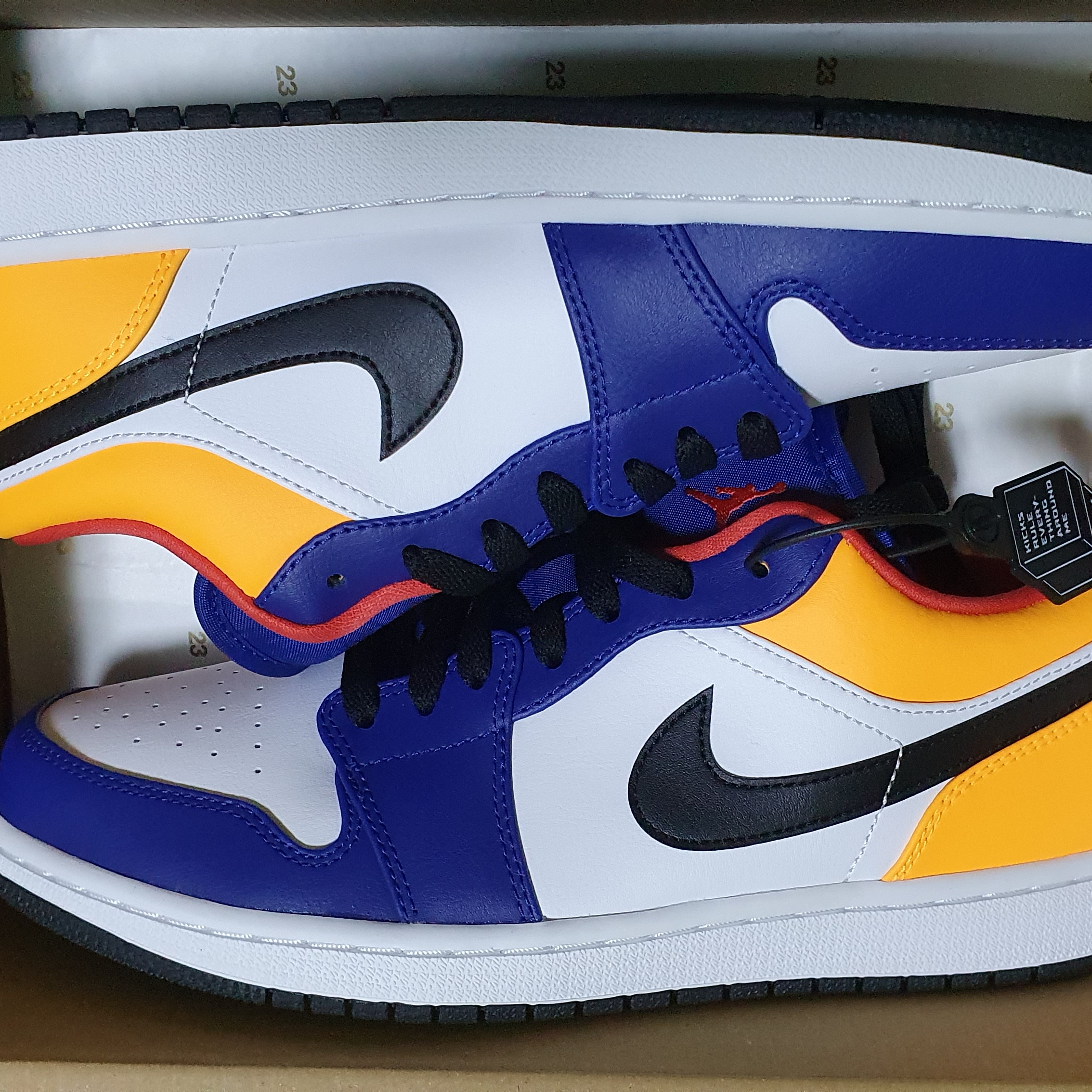 Jordan 1 Low Royal Yellow 착용 스타일 - 3