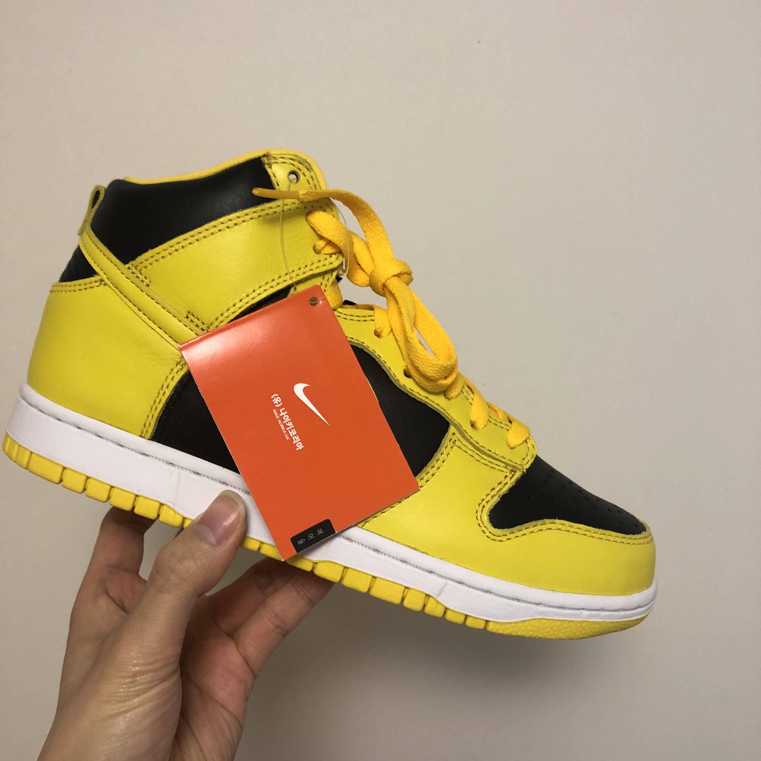 Nike Dunk High SP Varsity Maize 착용 스타일