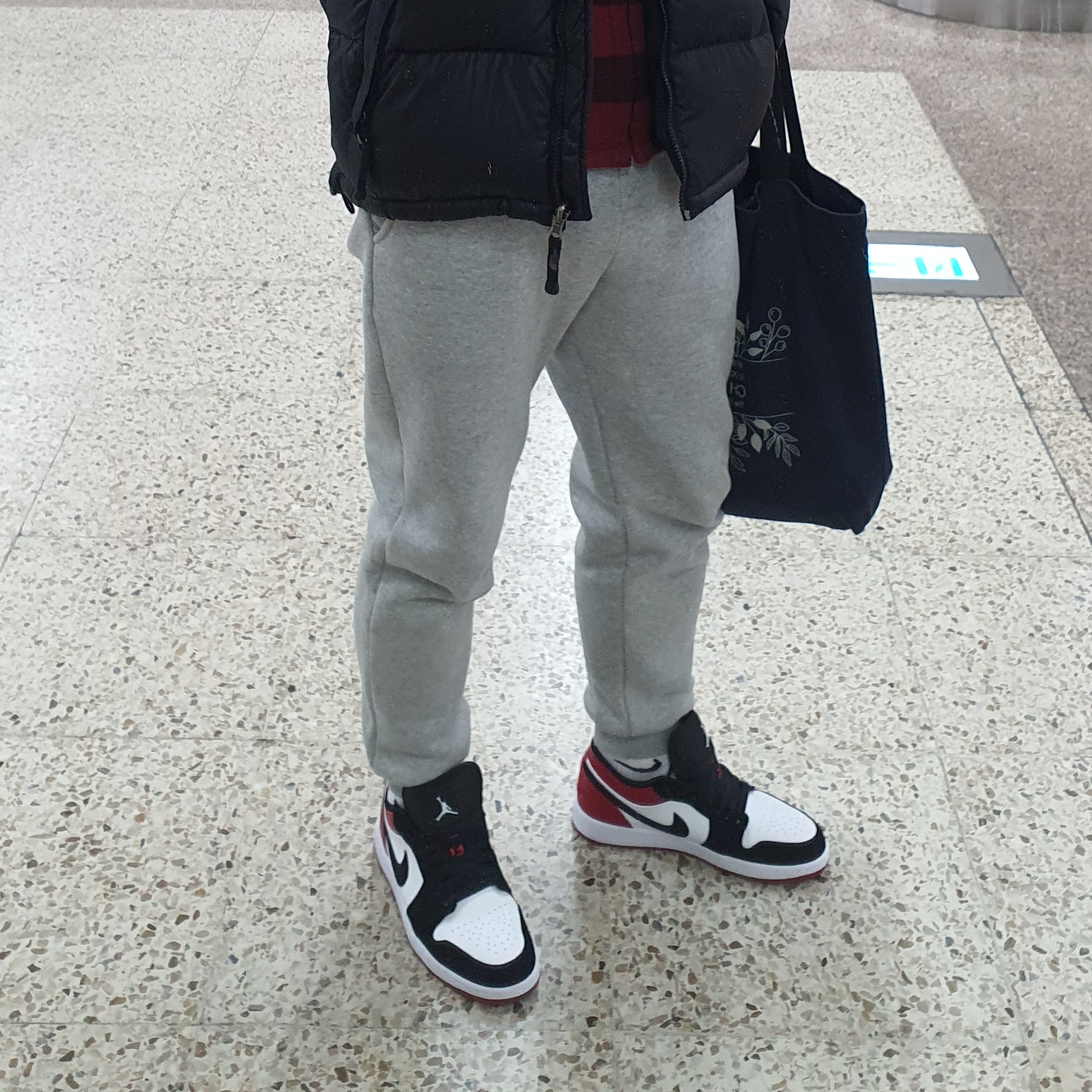 Jordan 1 Low Black Toe 착용 스타일 - 2