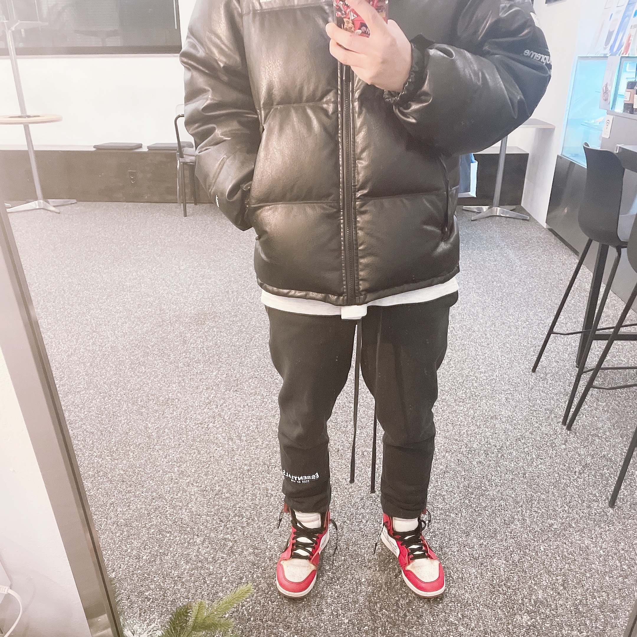 Jordan 1 x Off-White Retro High Chicago The Ten, Supreme x The North Face Leather Nuptse Jacket Black - 17FW 착용 스타일