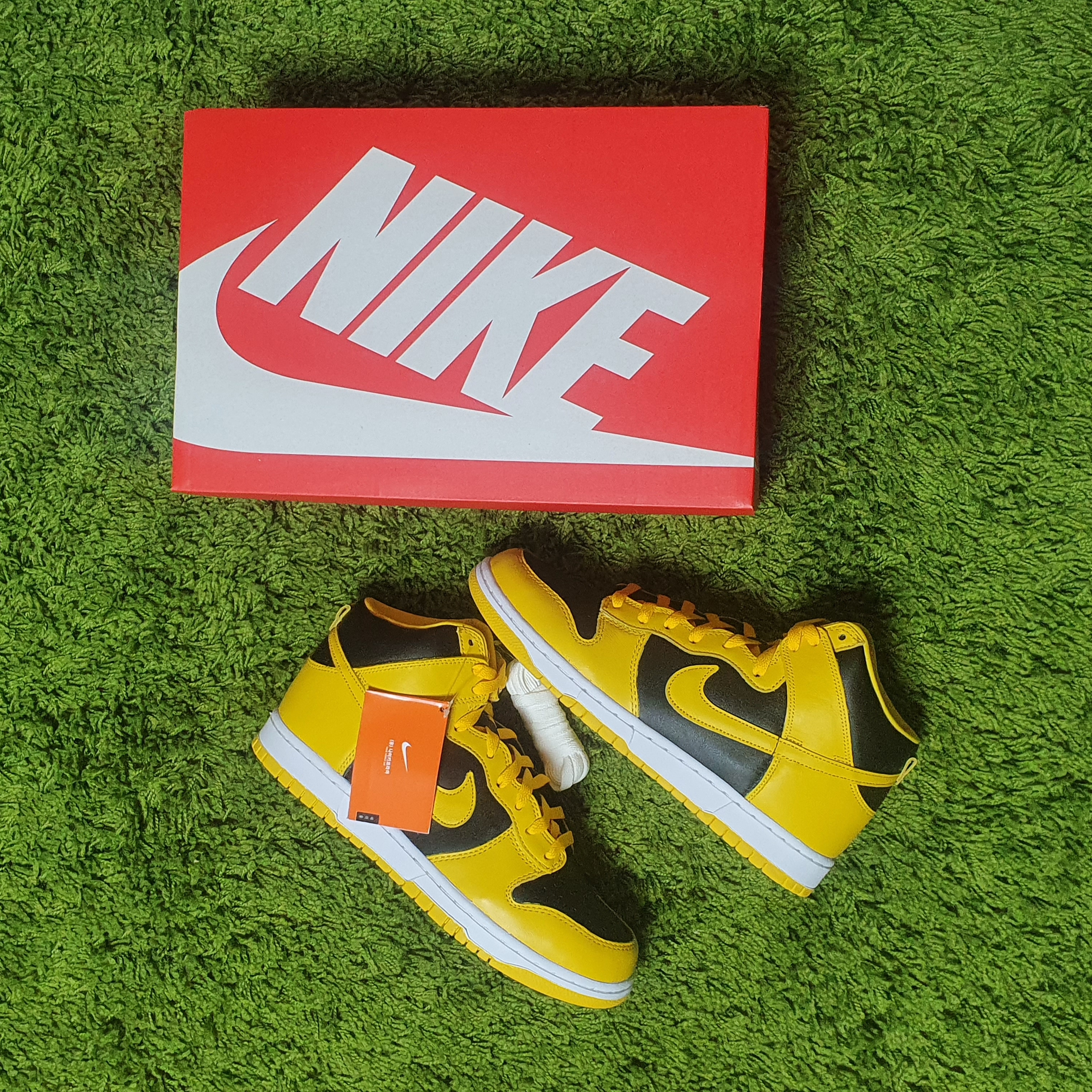 Nike Dunk High SP Varsity Maize 착용 스타일