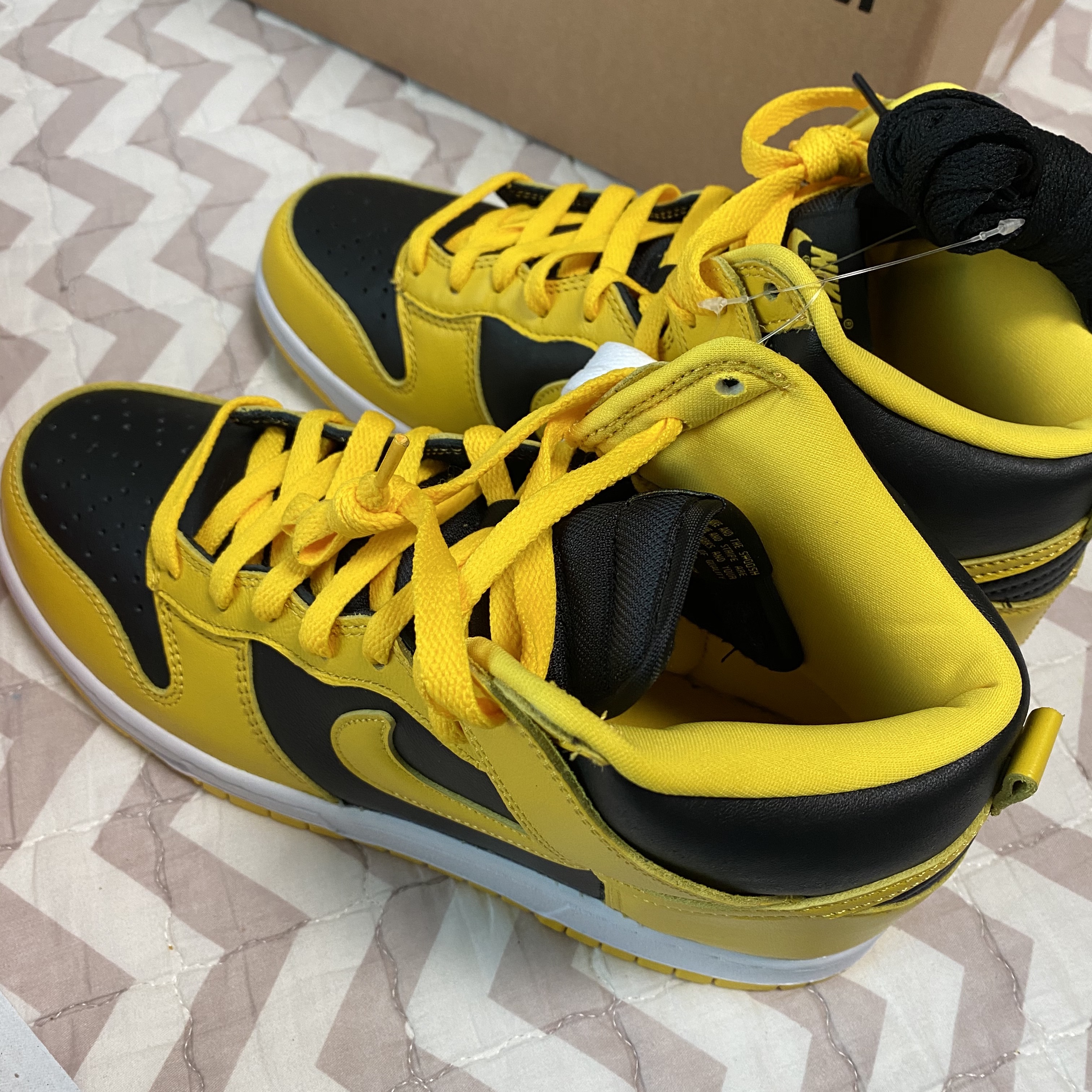 Nike Dunk High SP Varsity Maize 착용 스타일