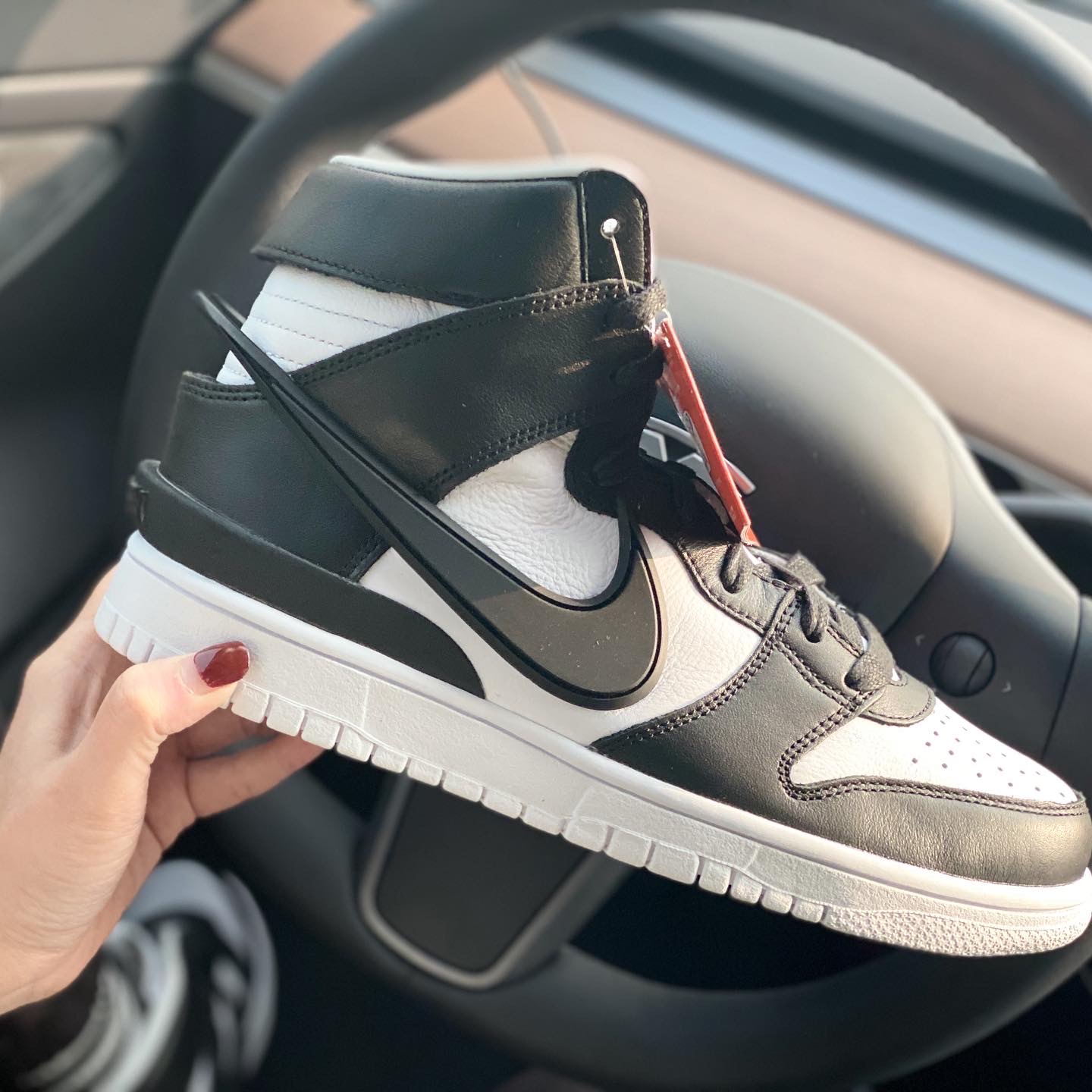 Nike x Ambush Dunk High Black 착용 스타일 - 2