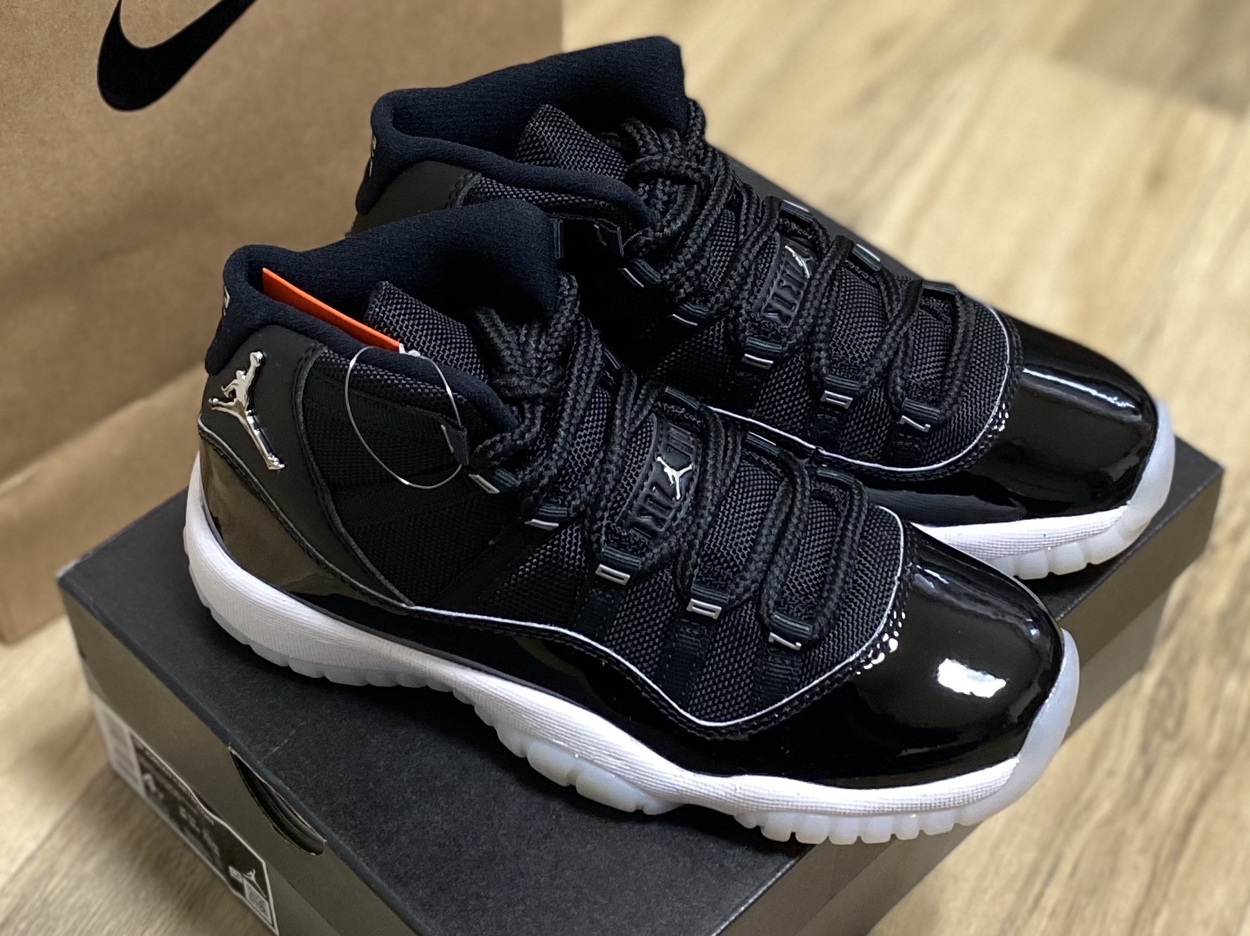 (W) Jordan 11 Retro Jubilee 착용 스타일