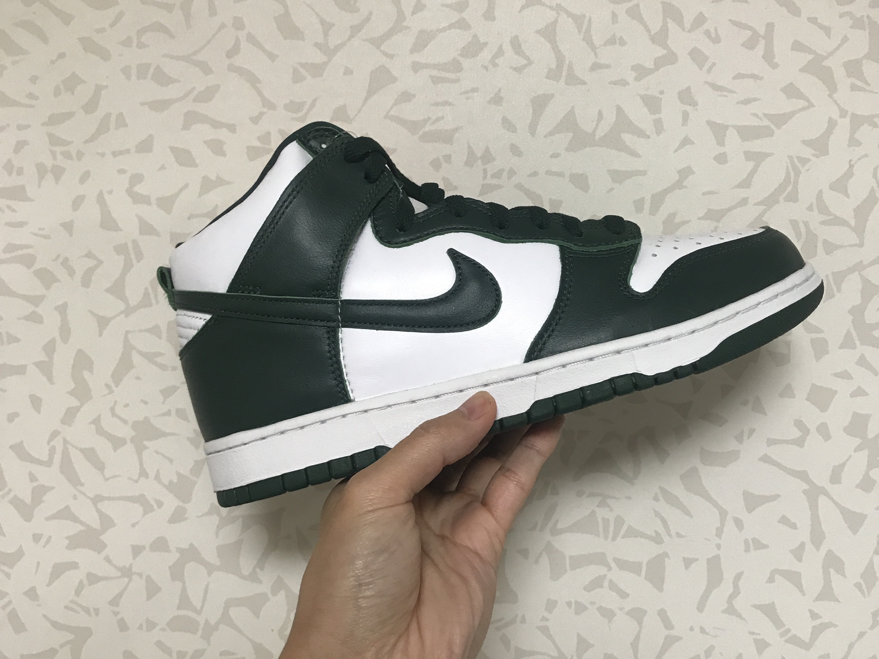 Nike Dunk High SP Spartan Green 착용 스타일