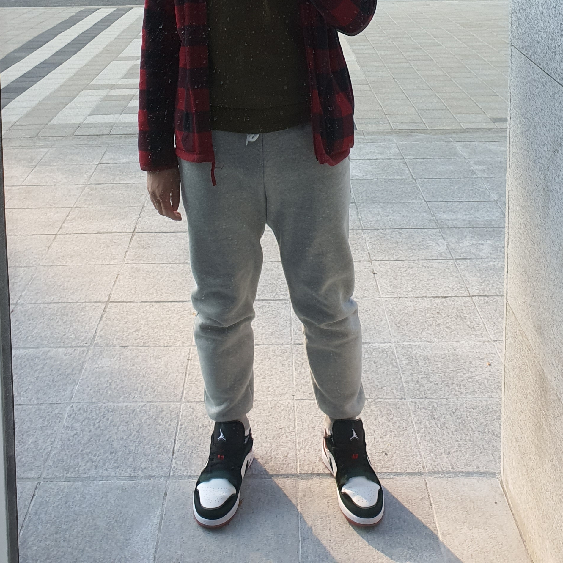 Jordan 1 Low Black Toe 착용 스타일 - 3