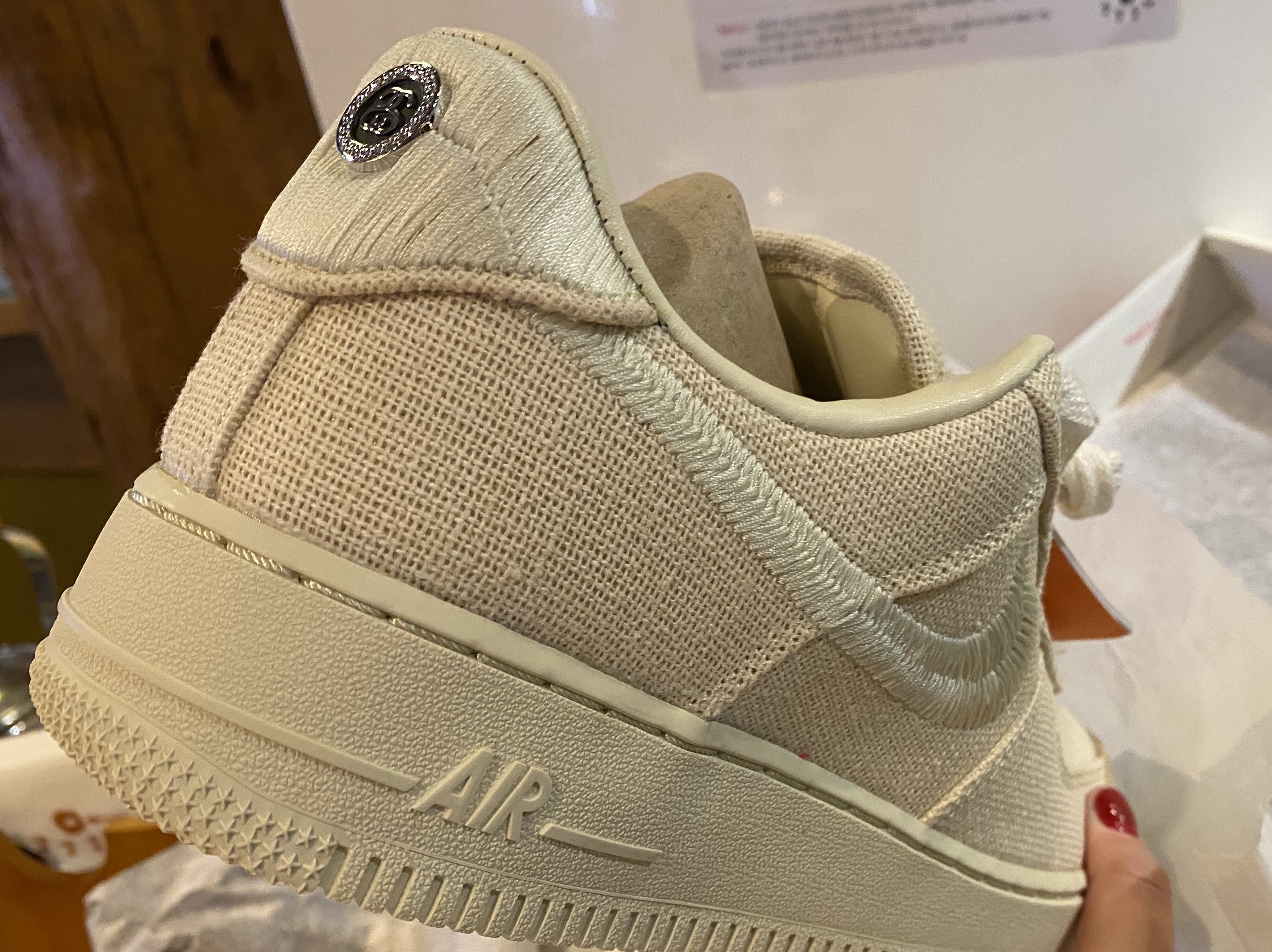 Nike x Stussy Air Force 1 Low Fossil 착용 스타일 - 3