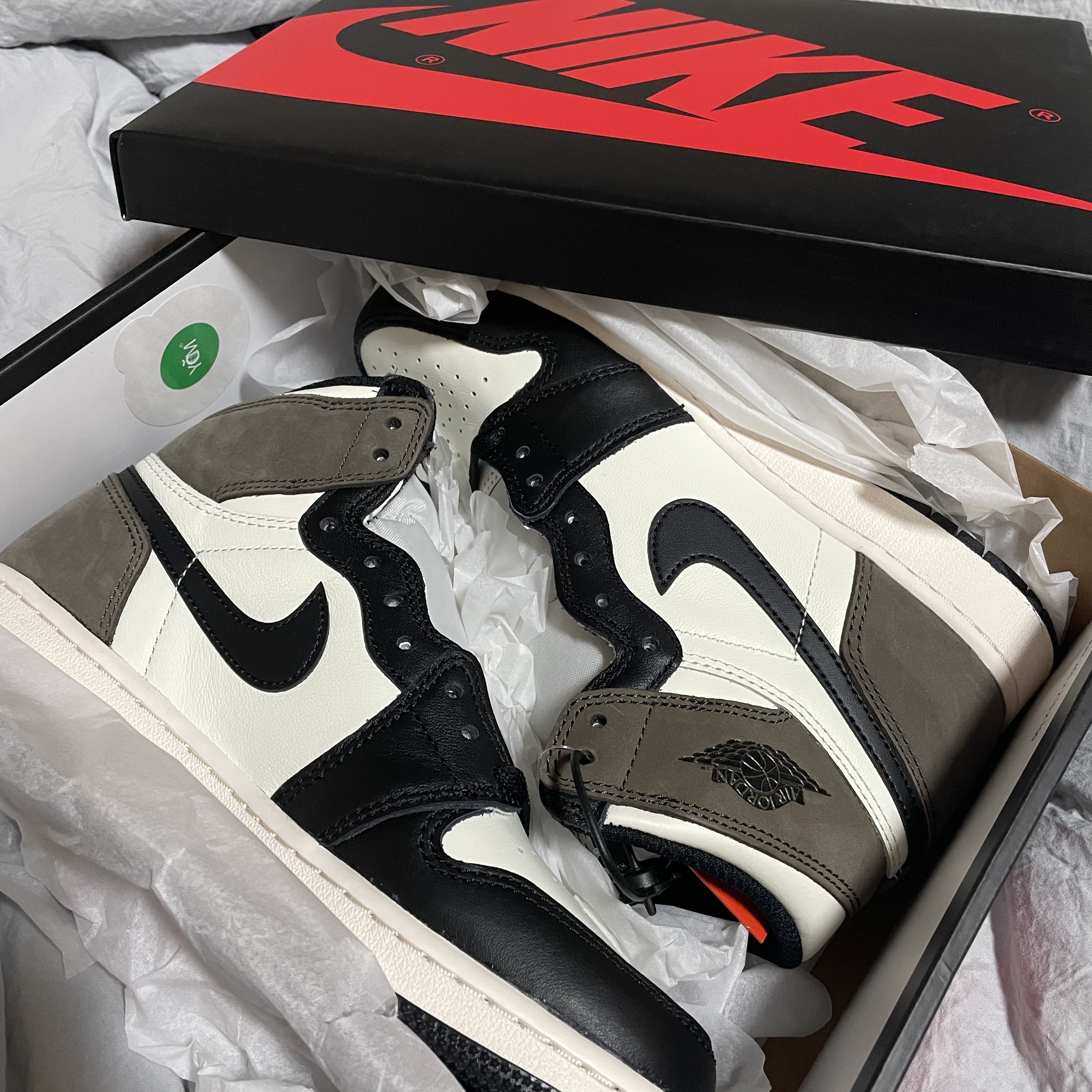 (GS) Jordan 1 Retro High OG Black Mocha 착용 스타일