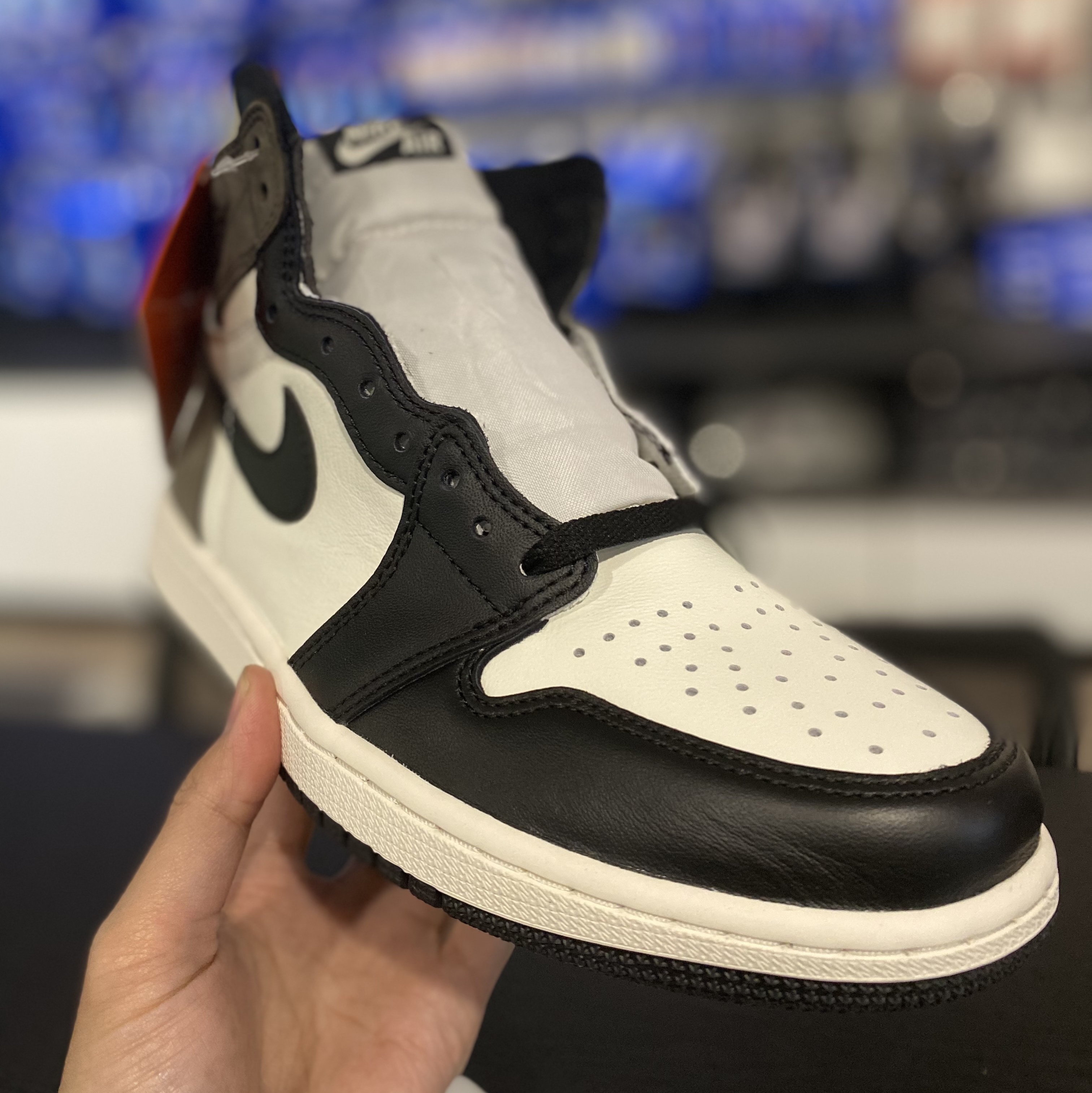 Jordan 1 Retro High OG Black Mocha 착용 스타일
