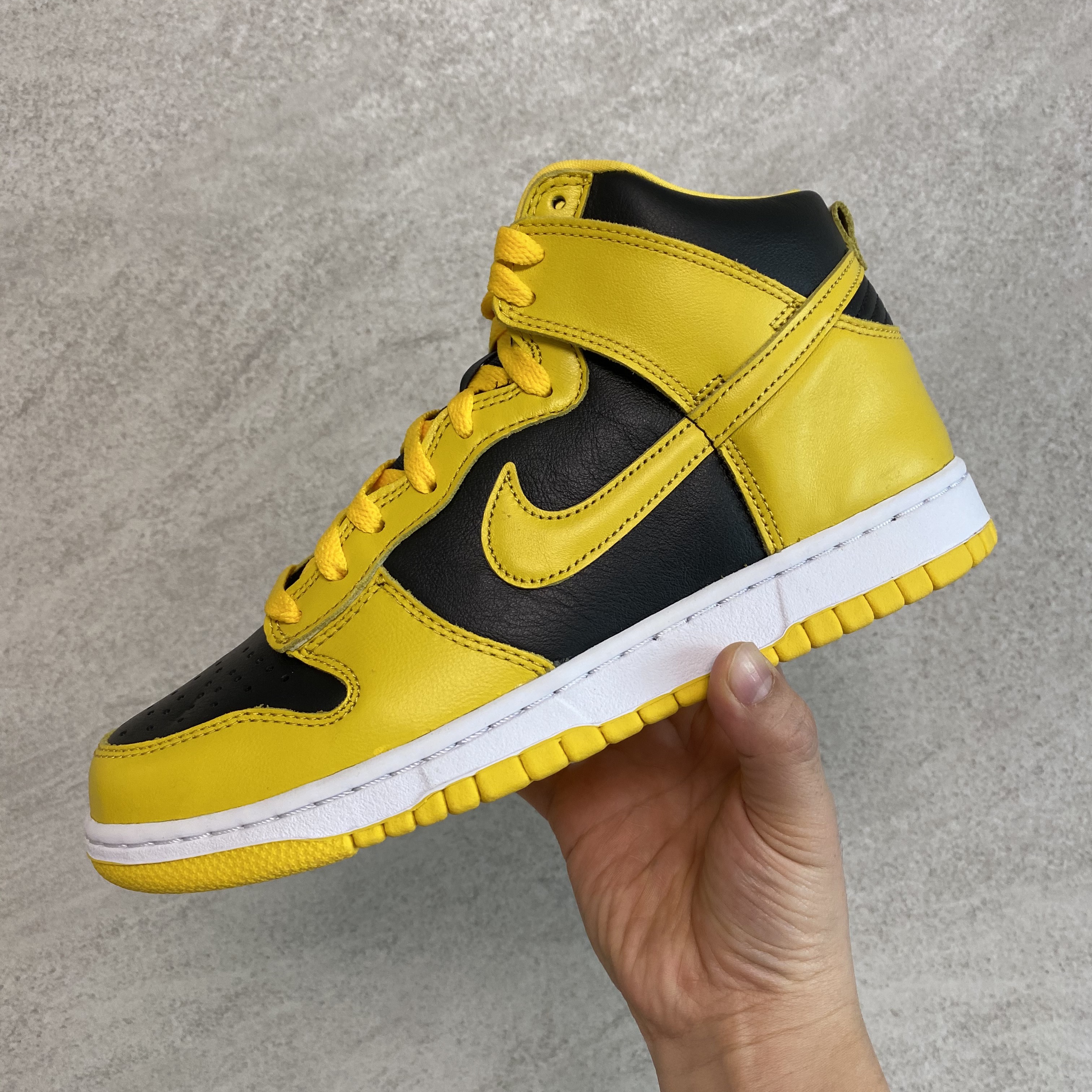 Nike Dunk High SP Varsity Maize 착용 스타일 - 1