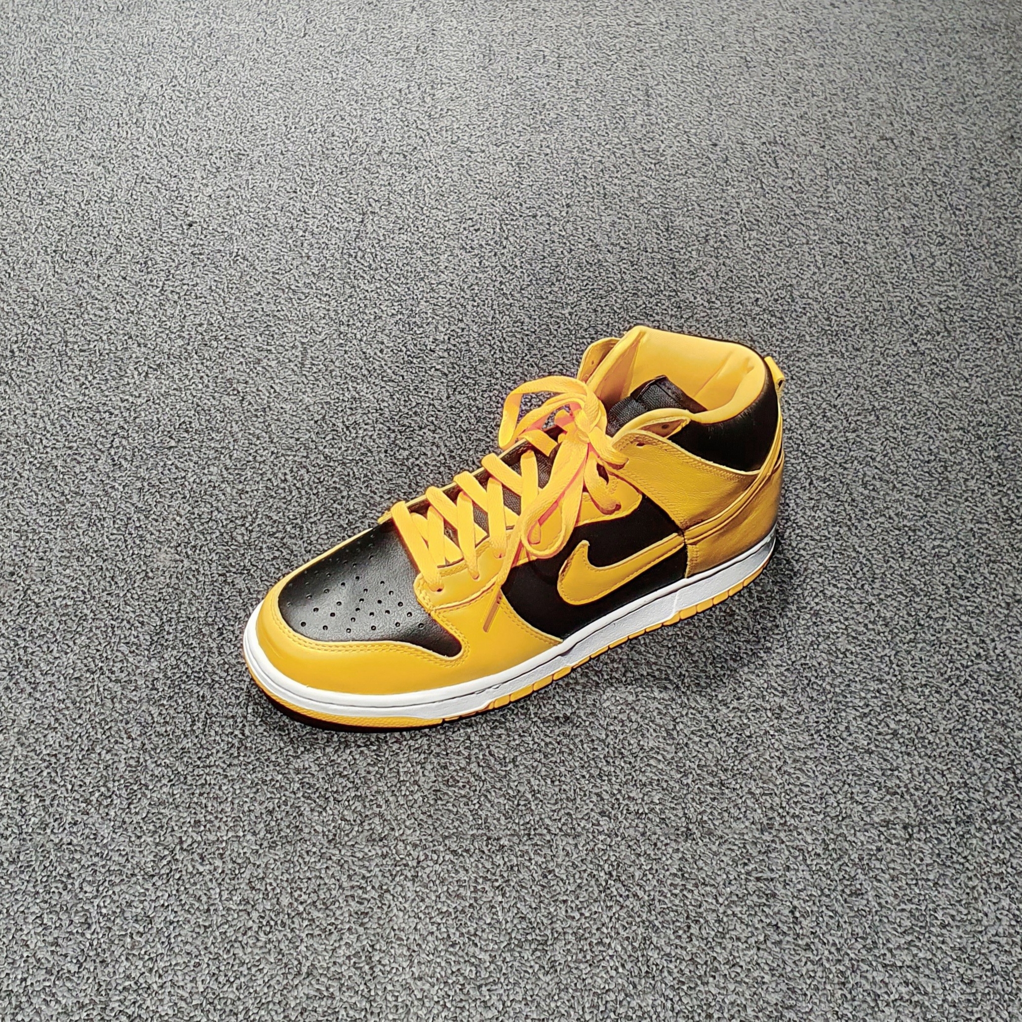 Nike Dunk High SP Varsity Maize 착용 스타일