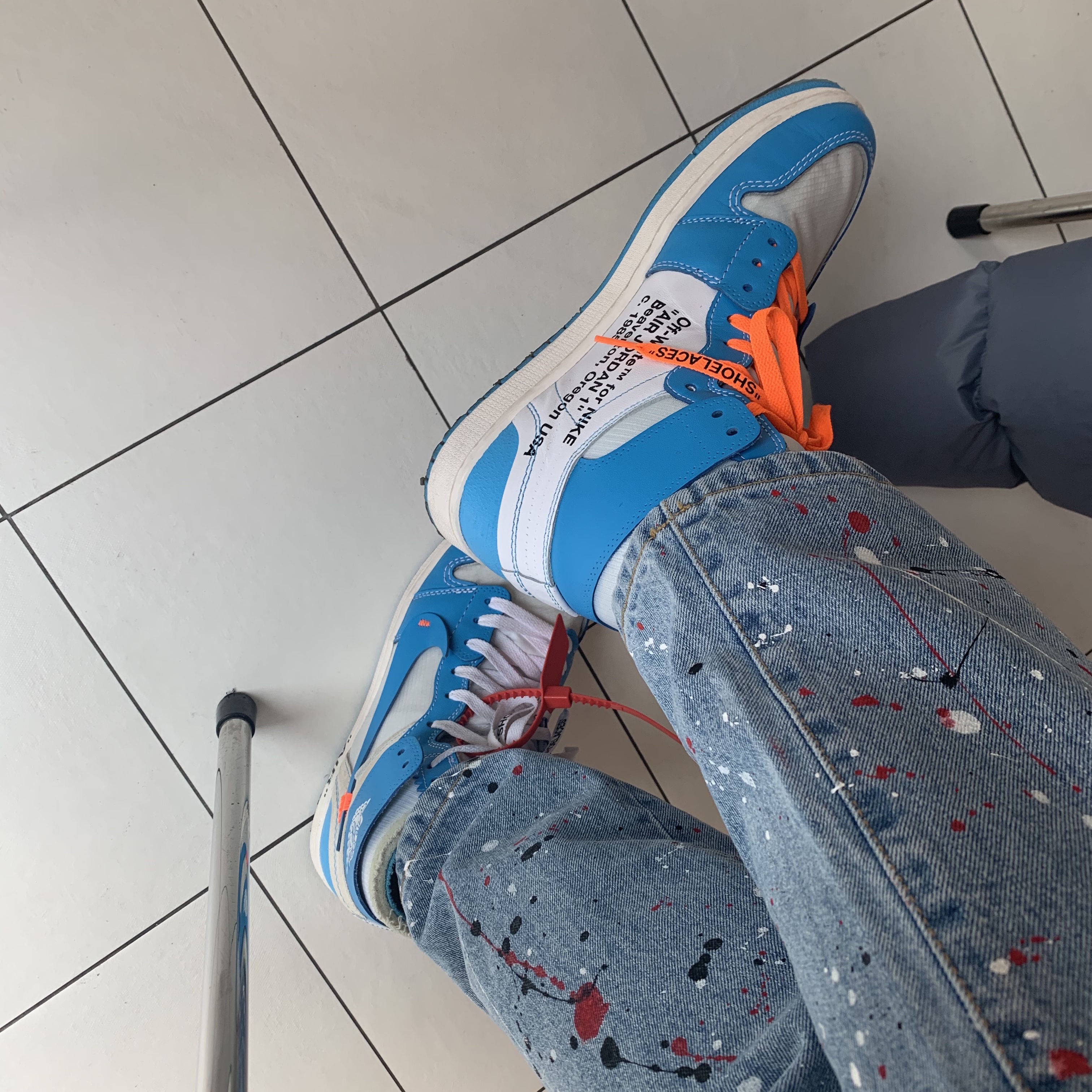 Jordan 1 x Off-White Retro High University Blue 착용 스타일