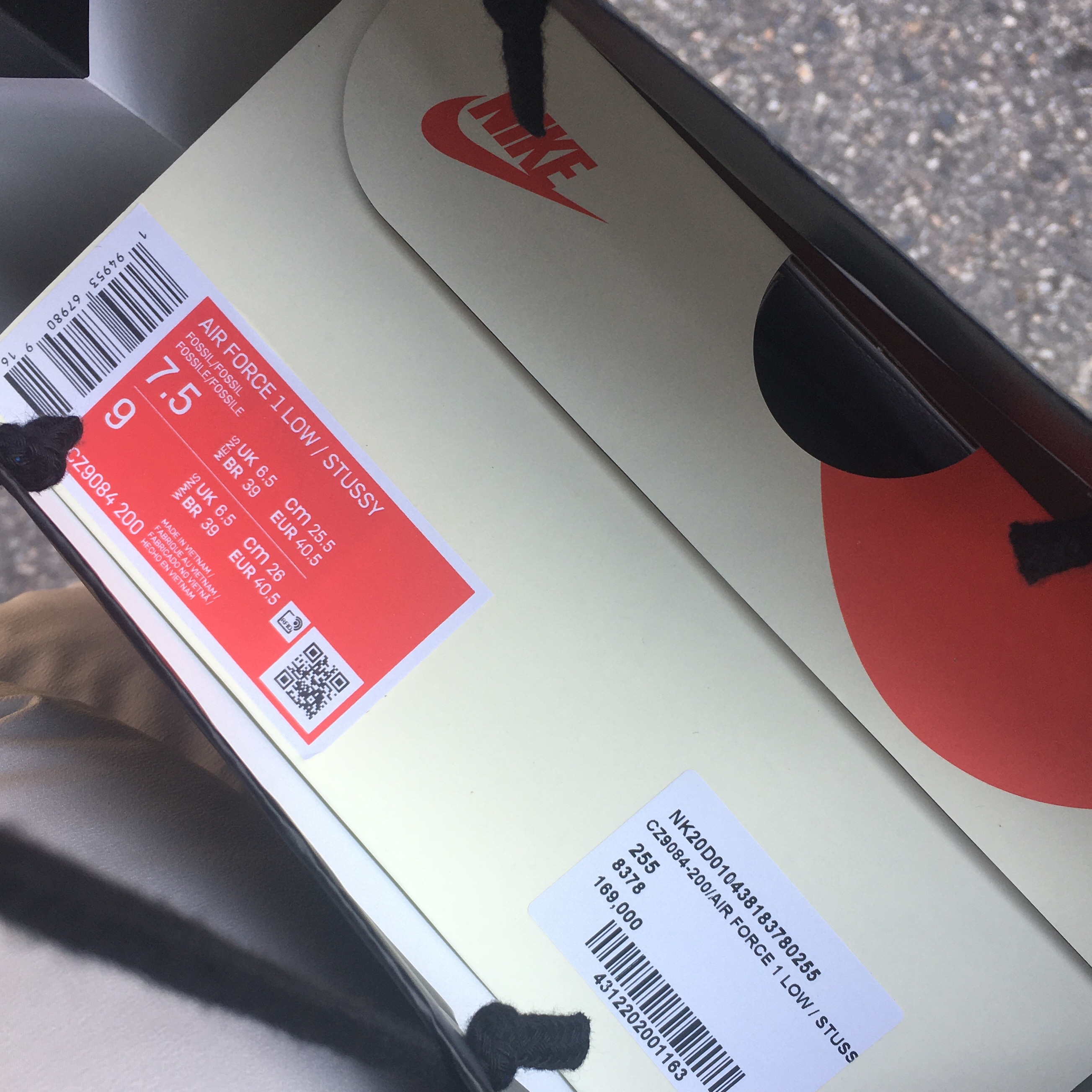 Nike x Stussy Air Force 1 Low Fossil 착용 스타일