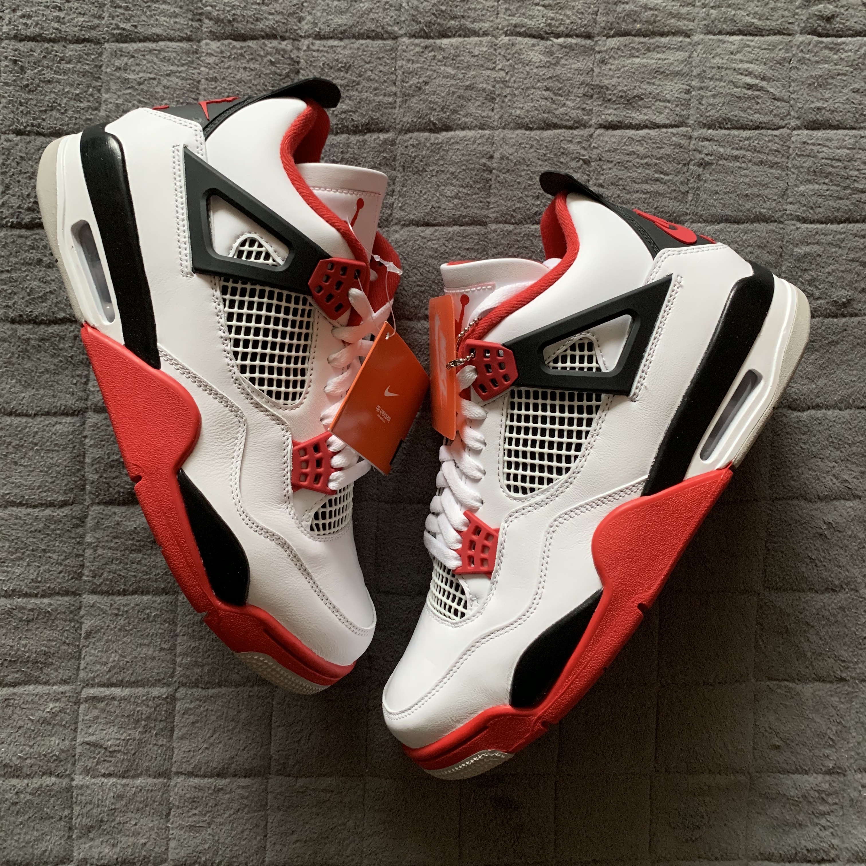 Jordan 4 Retro OG Fire Red 2020 착용 스타일