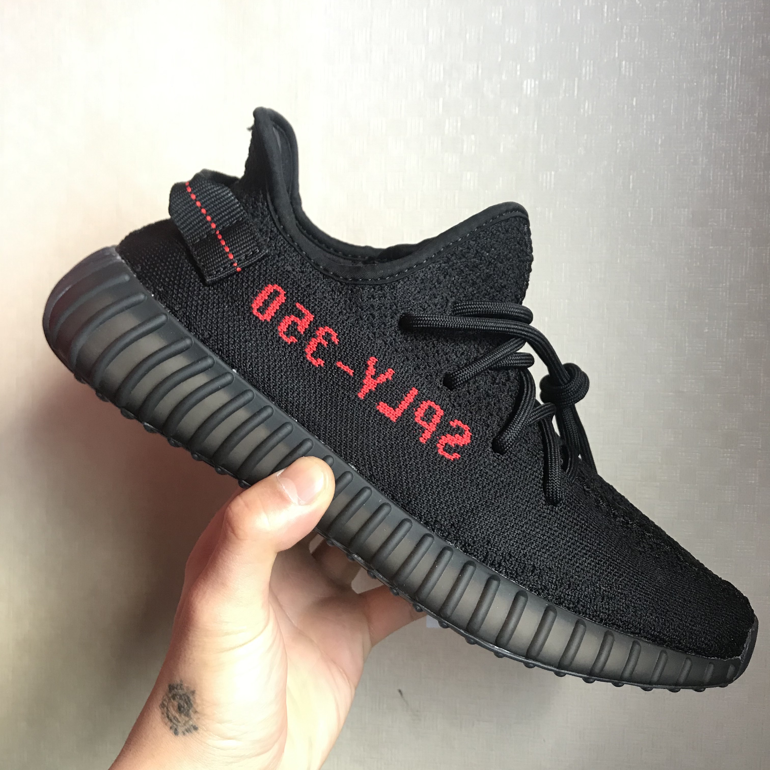 Adidas Yeezy Boost 350 V2 Black Red 2020 착용 스타일