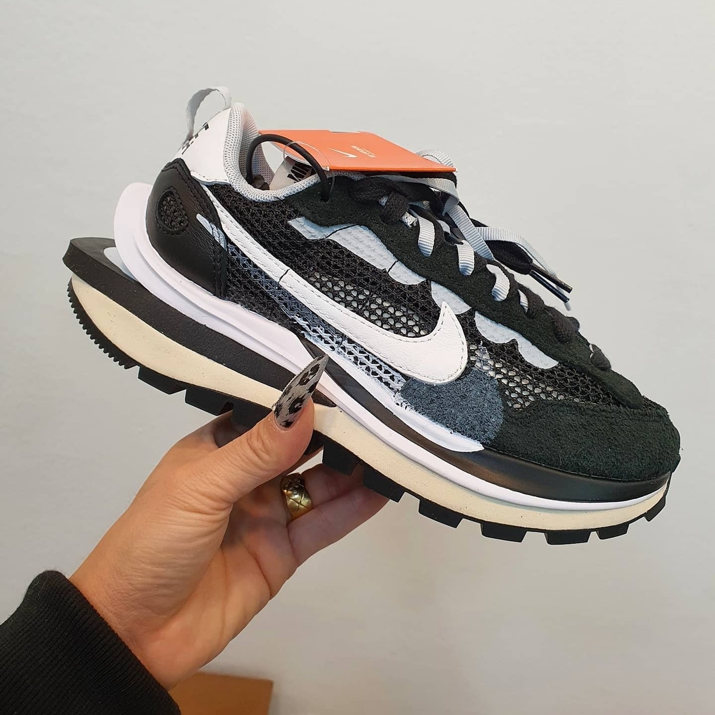 Nike x Sacai VaporWaffle Black White 착용 스타일 - 1