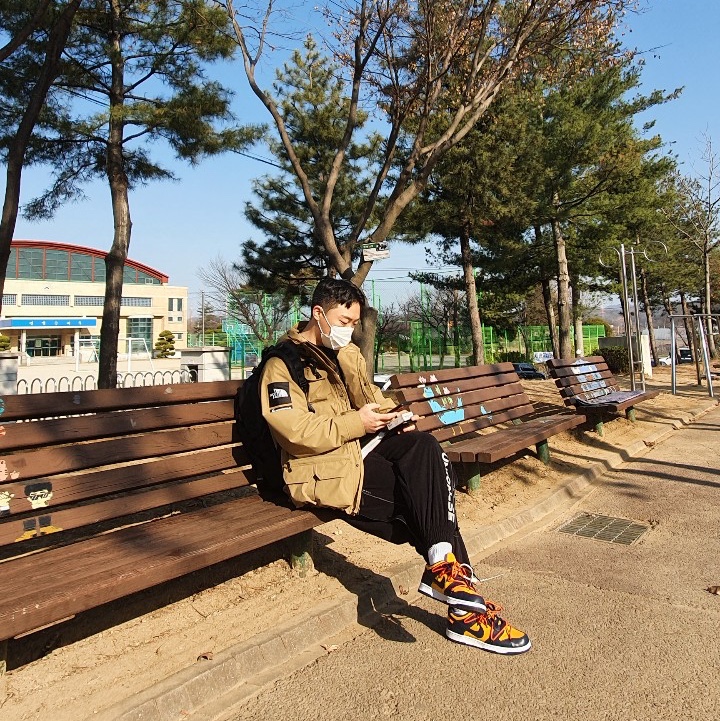 Nike x Off-White Dunk Low University Gold Midnight Navy 착용 스타일 - 1