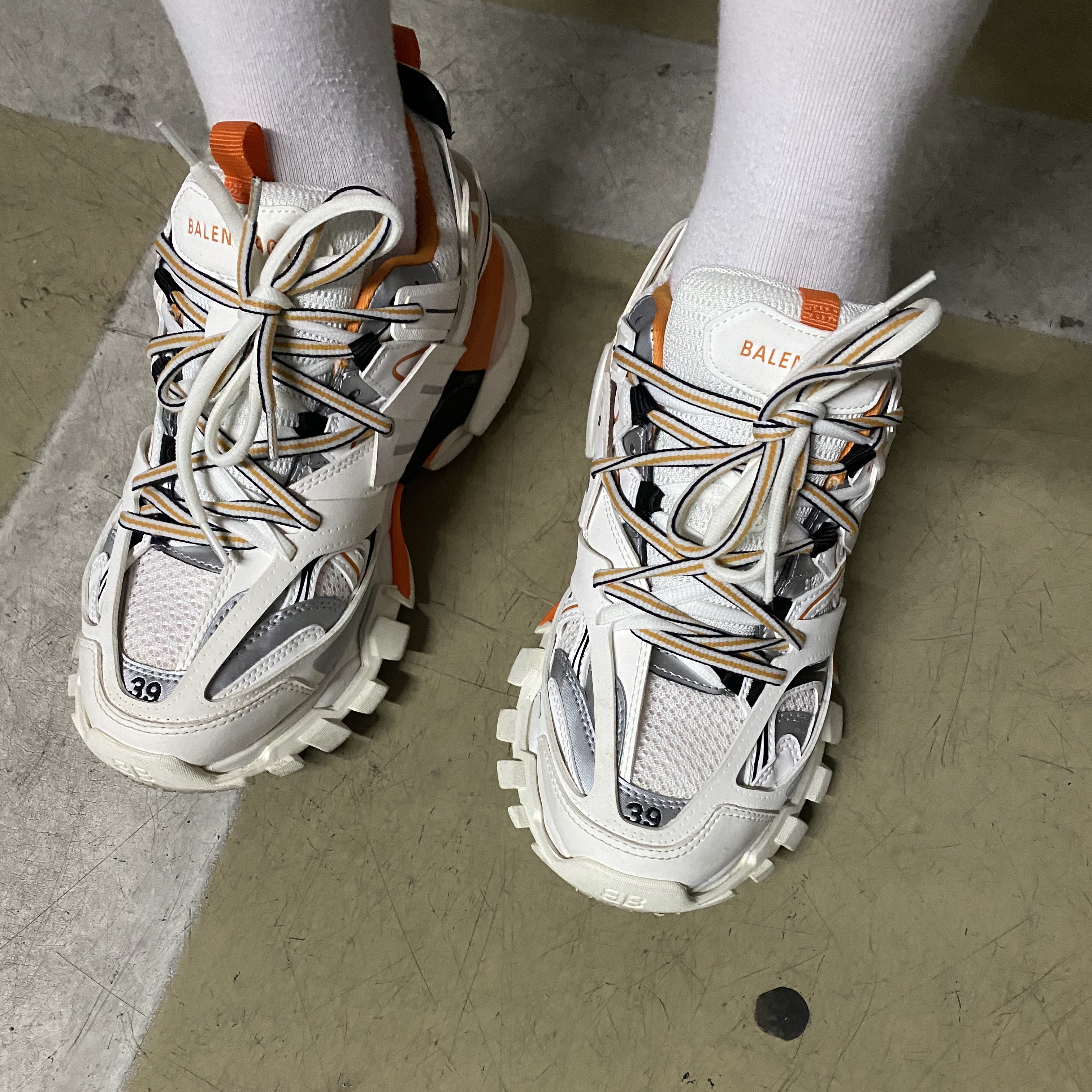 Balenciaga Track Sneakers White Orange 2019 착용 스타일