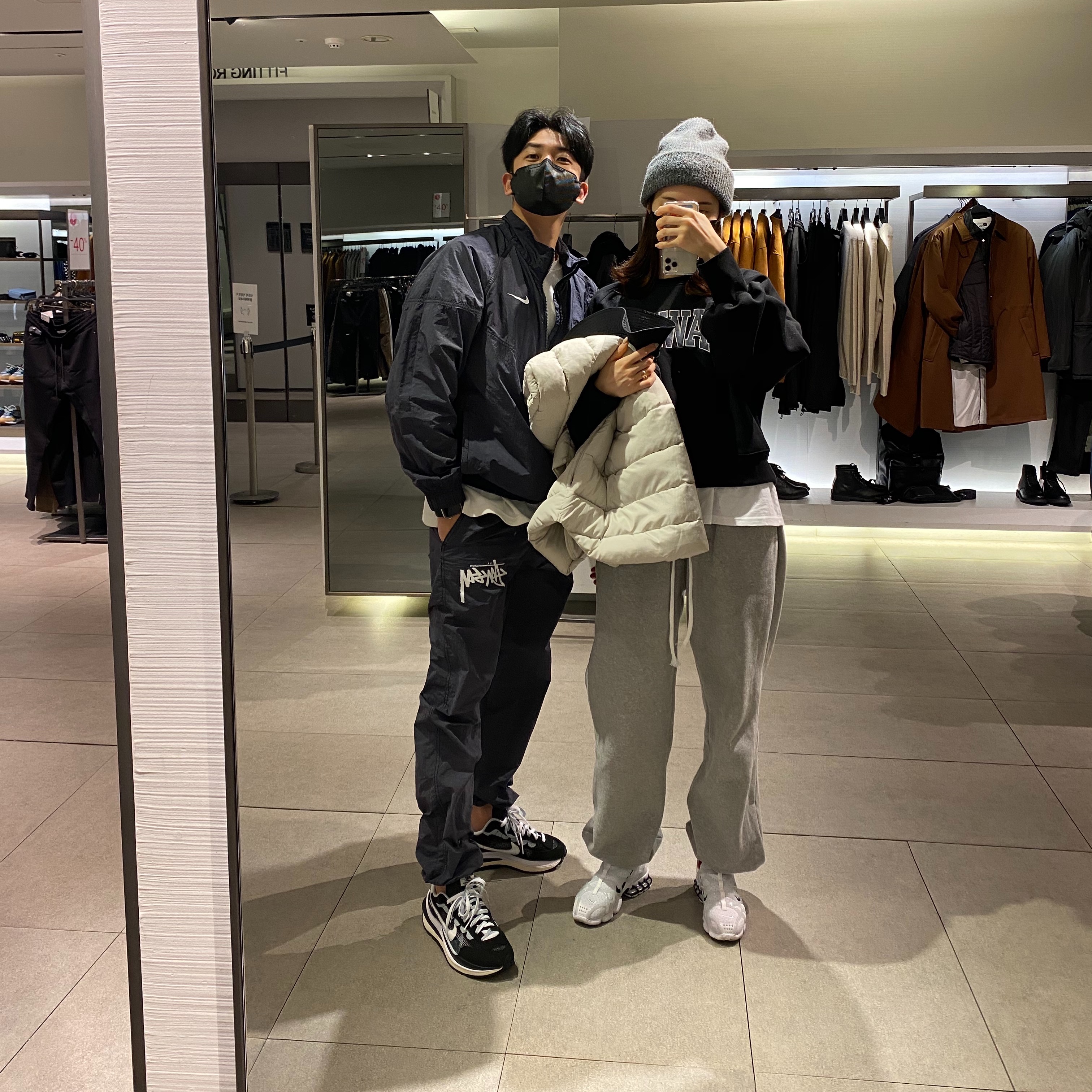 Nike x Stussy Windrunner Jacket Off Noir, Nike x Stussy Beach Pants Off Noir 착용 스타일