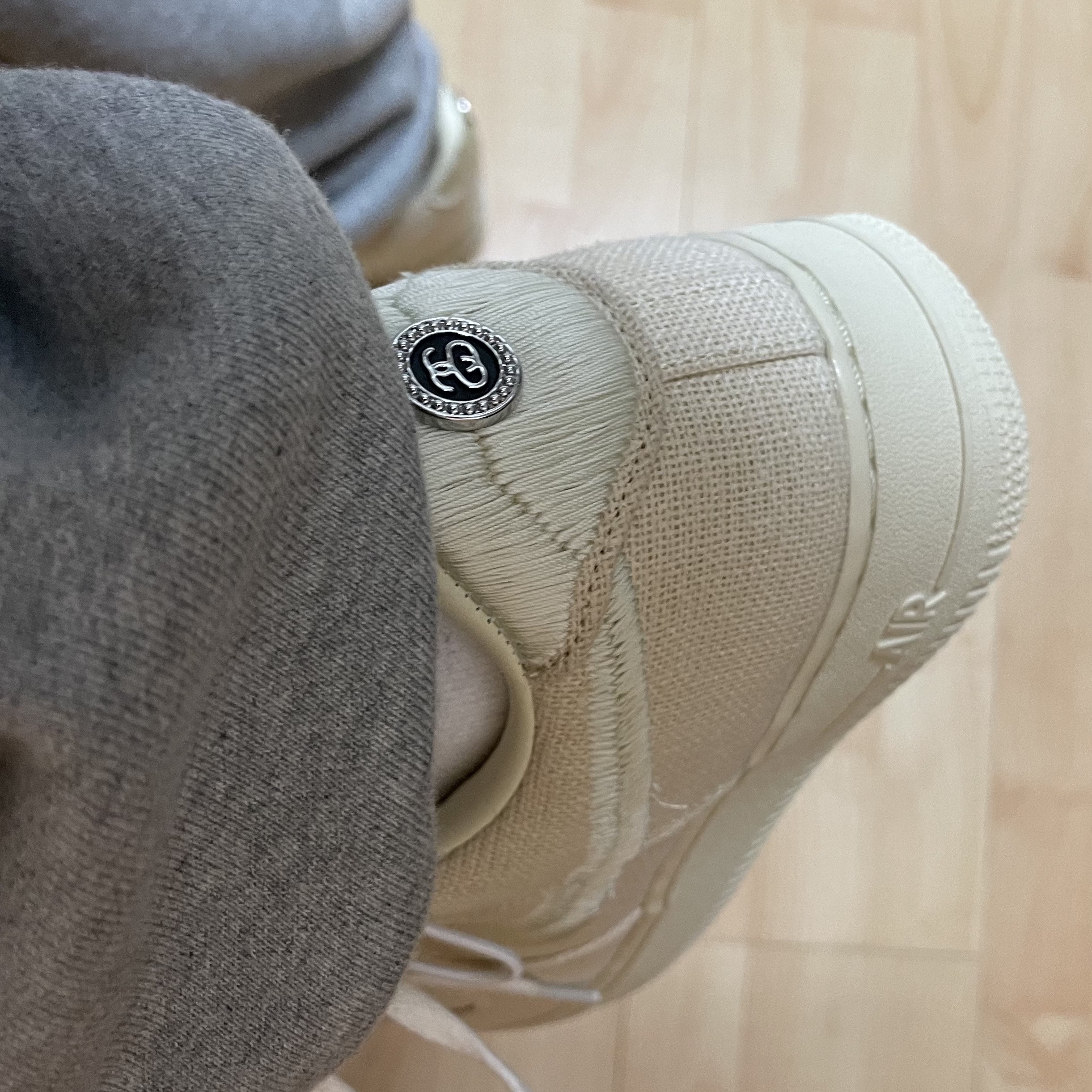Nike x Stussy Air Force 1 Low Fossil 착용 스타일 - 3