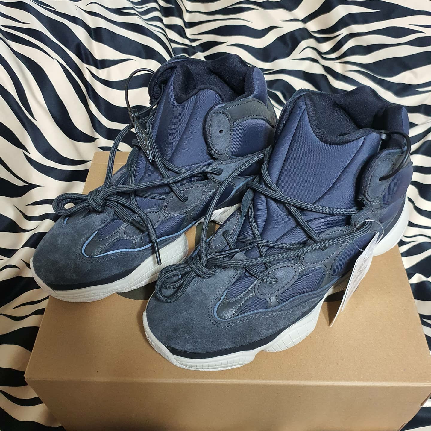 Adidas Yeezy 500 High Slate 착용 스타일