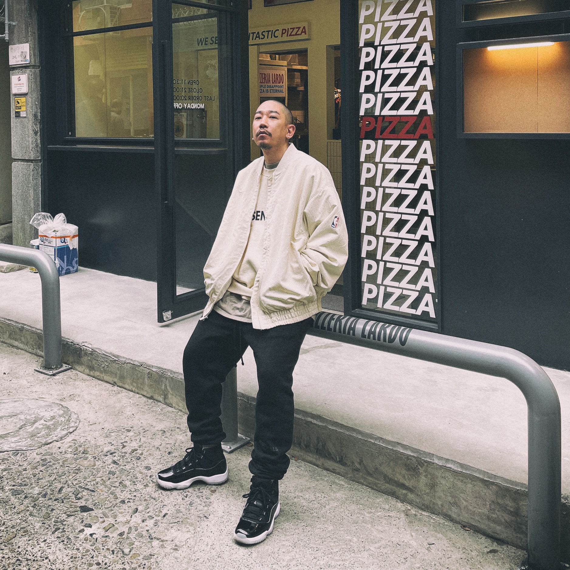 Jordan 11 Retro Jubilee, Nike x Fear of God Basketball Jacket String 착용 스타일 - 1
