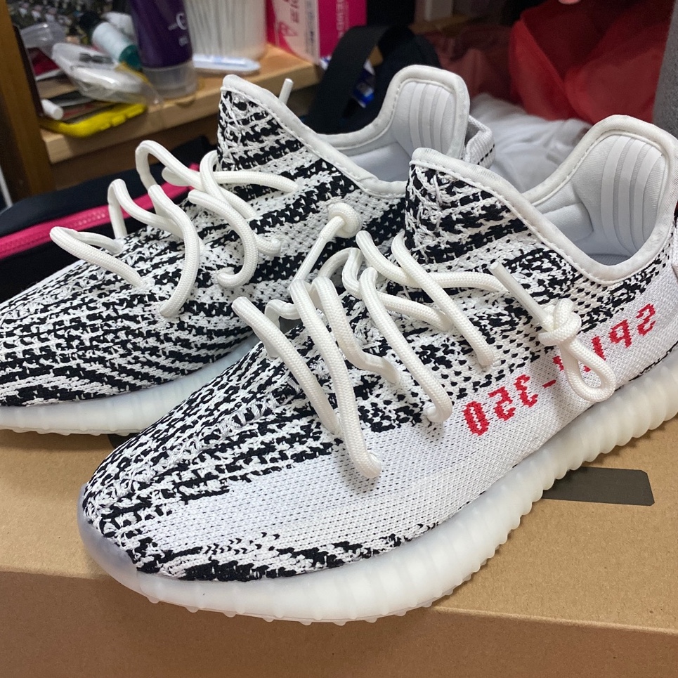 Adidas Yeezy Boost 350 V2 Zebra 2017/2019/2020 착용 스타일