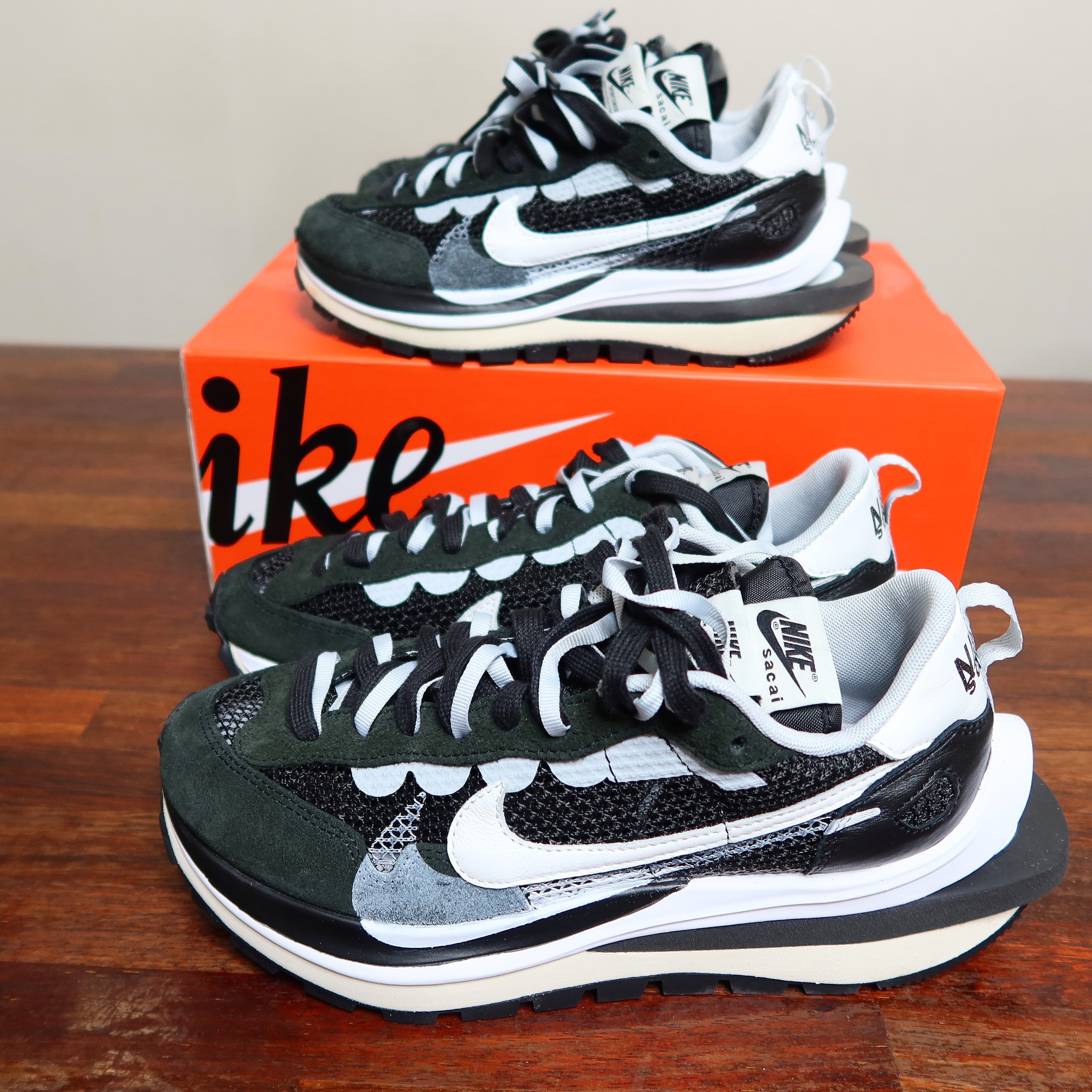 Nike x Sacai VaporWaffle Black White 착용 스타일 - 2