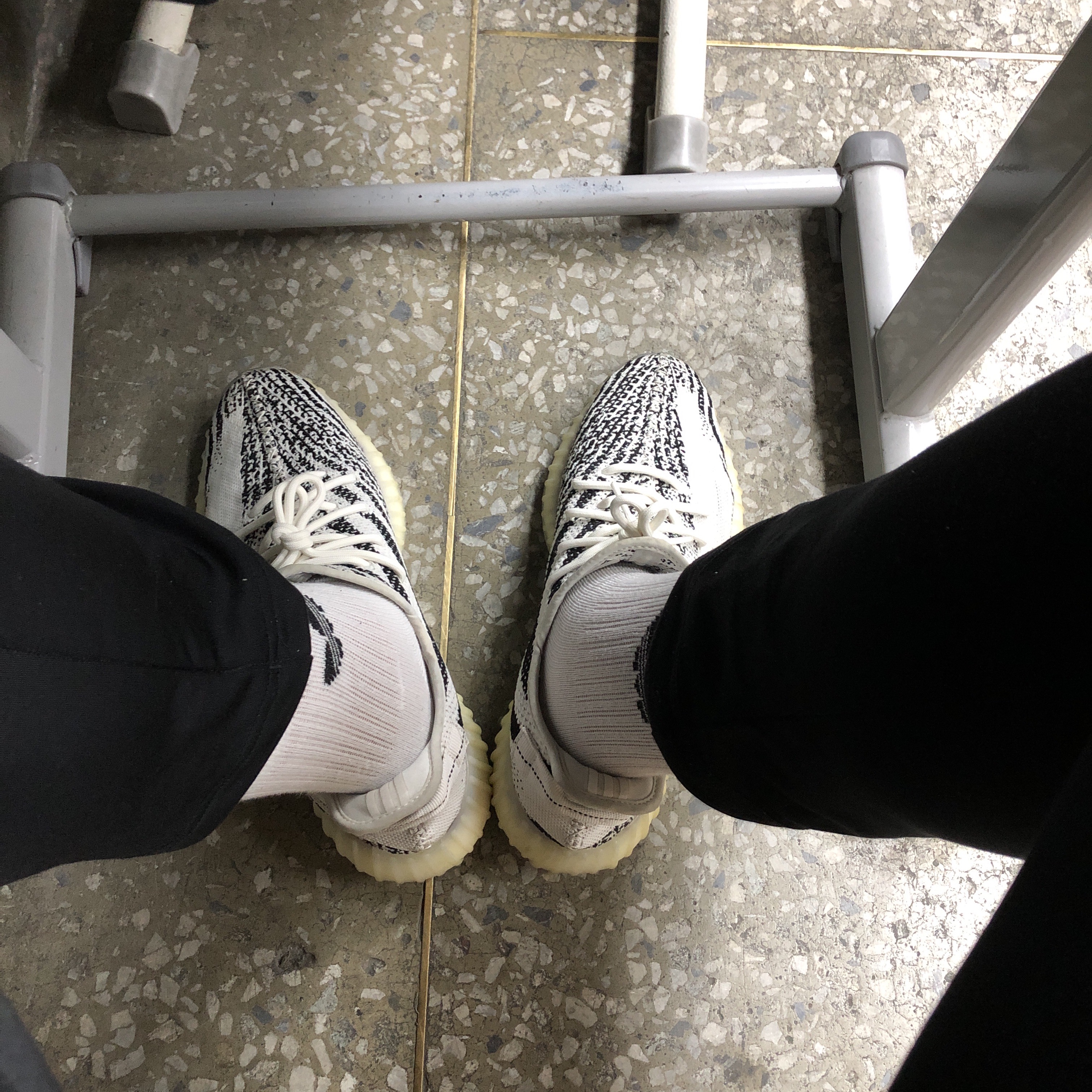 Adidas Yeezy Boost 350 V2 Zebra 2017/2019/2020 착용 스타일